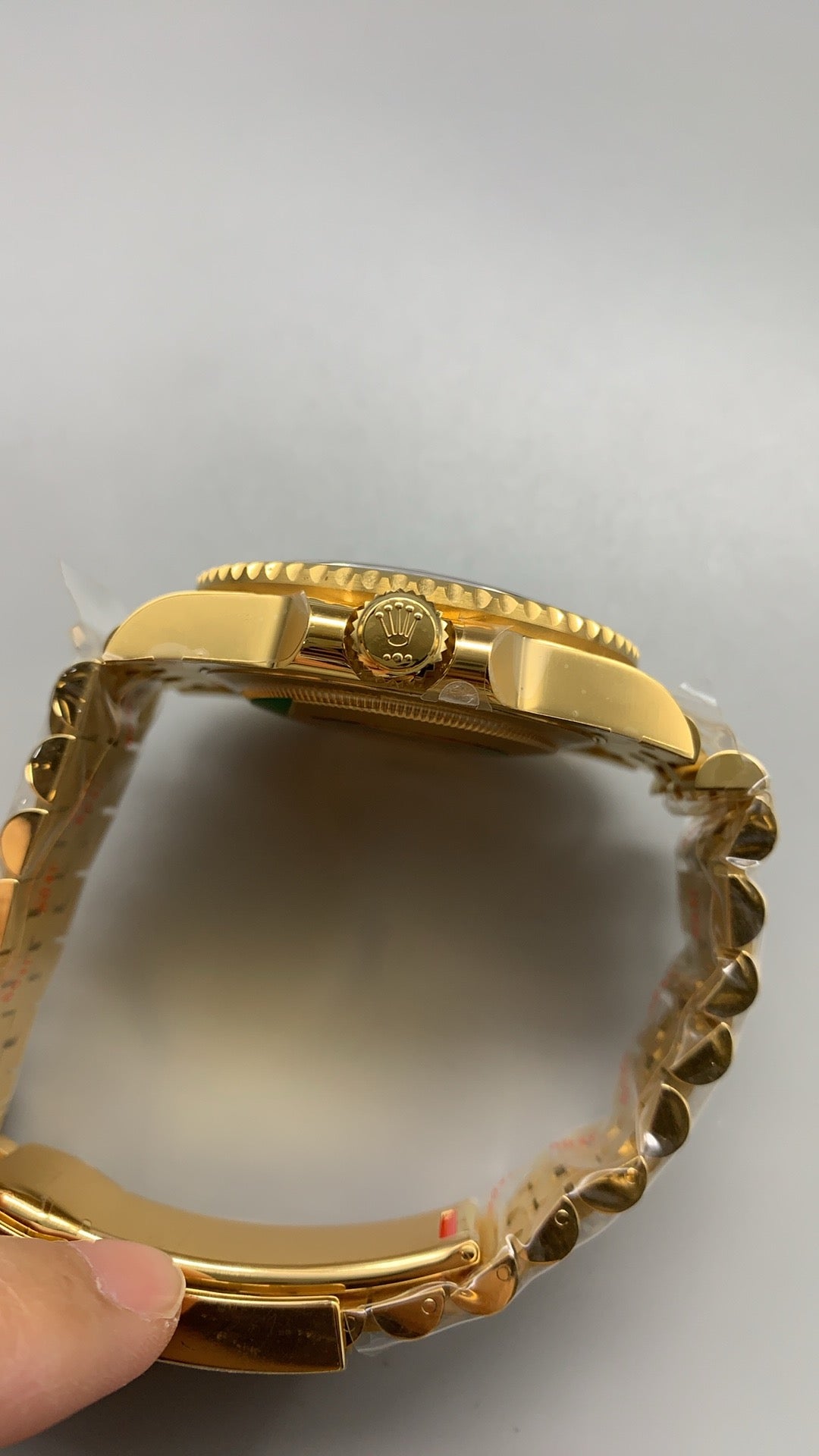 Rolex GMT-Master II 40MM | ขอบเซรามิกสีดำ-เทา (ขอบไข่เยี่ยวม้า) | ตัวเรือนสแตนเลสเคลือบสีทอง PVD | กลไกอัตโนมัติ Cal.3285