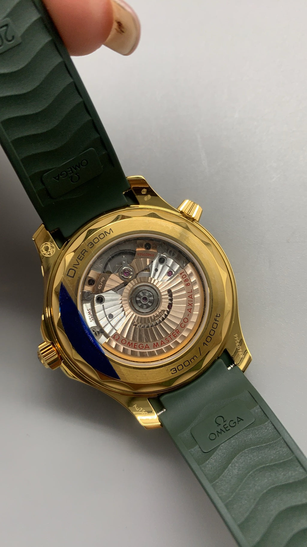 Omega Seamaster Diver 300M 42MM | กลไกอัตโนมัติ Co-Axial Master Chronometer ขนาดตัวเรือน: 42 มม.