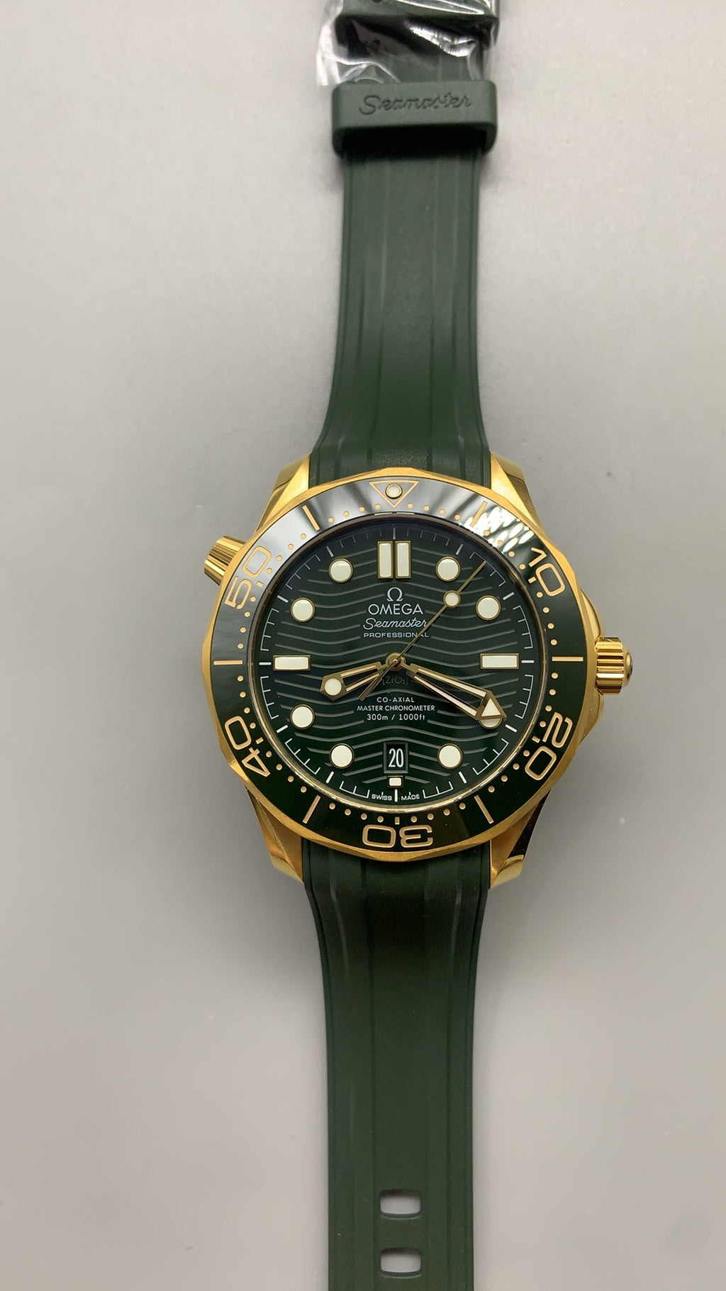 Omega Seamaster Diver 300M 42MM | กลไกอัตโนมัติ Co-Axial Master Chronometer ขนาดตัวเรือน: 42 มม.