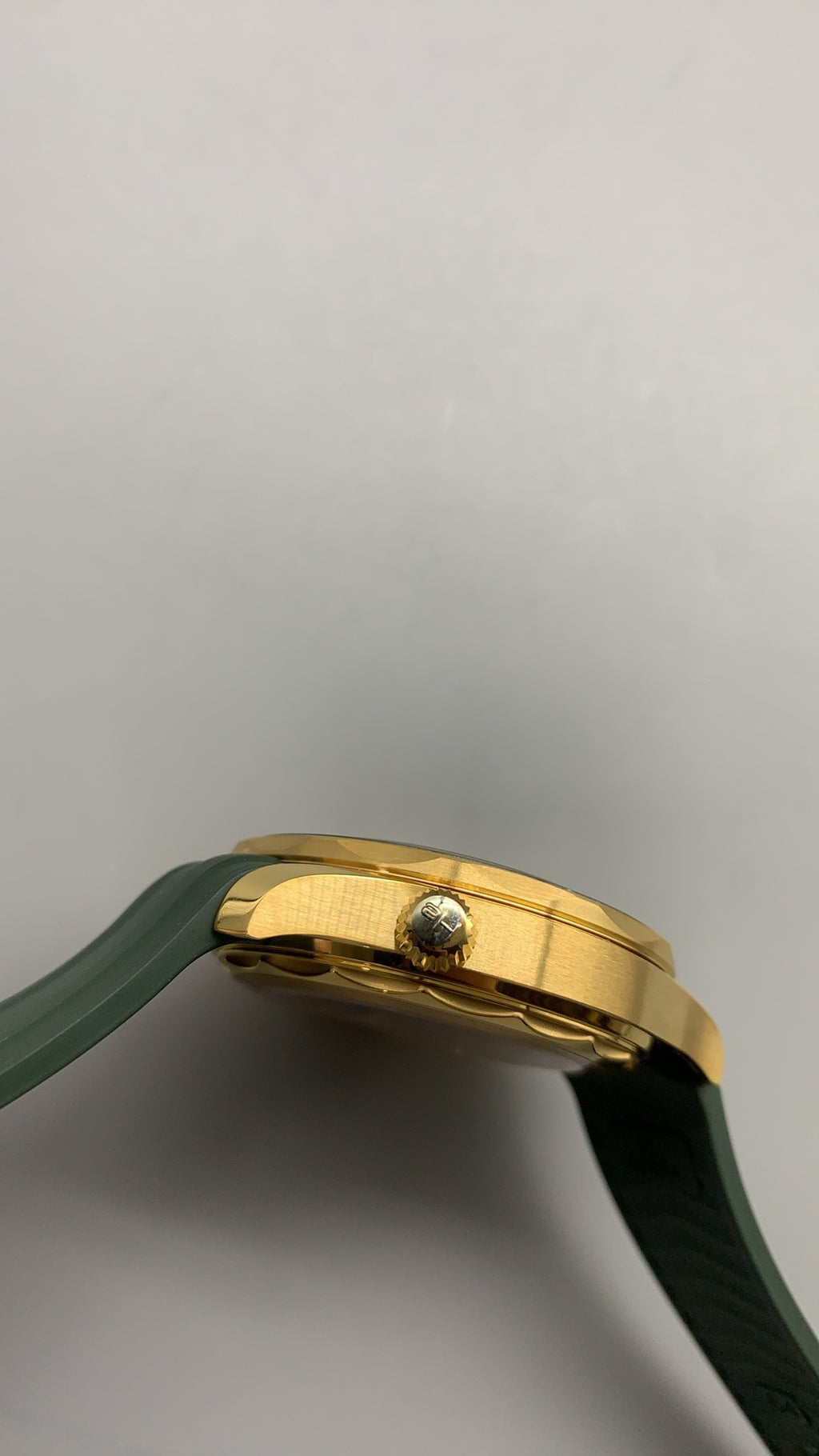 Omega Seamaster Diver 300M 42MM | กลไกอัตโนมัติ Co-Axial Master Chronometer ขนาดตัวเรือน: 42 มม.