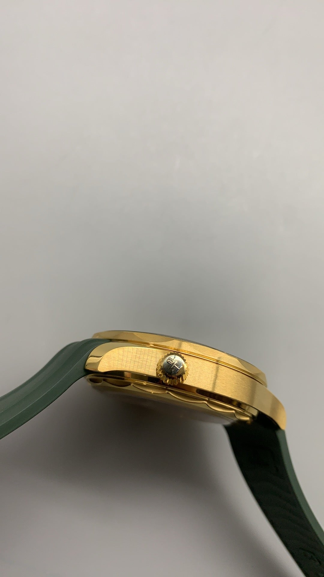 Omega Seamaster Diver 300M 42MM | กลไกอัตโนมัติ Co-Axial Master Chronometer ขนาดตัวเรือน: 42 มม.