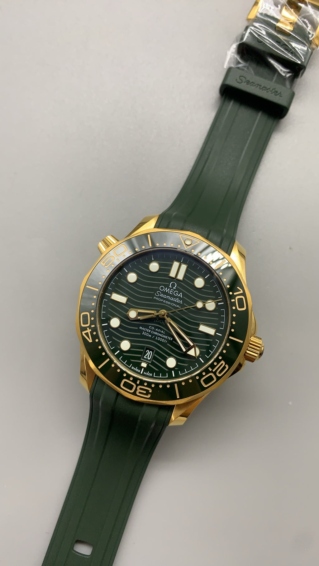 Omega Seamaster Diver 300M 42MM | กลไกอัตโนมัติ Co-Axial Master Chronometer ขนาดตัวเรือน: 42 มม.