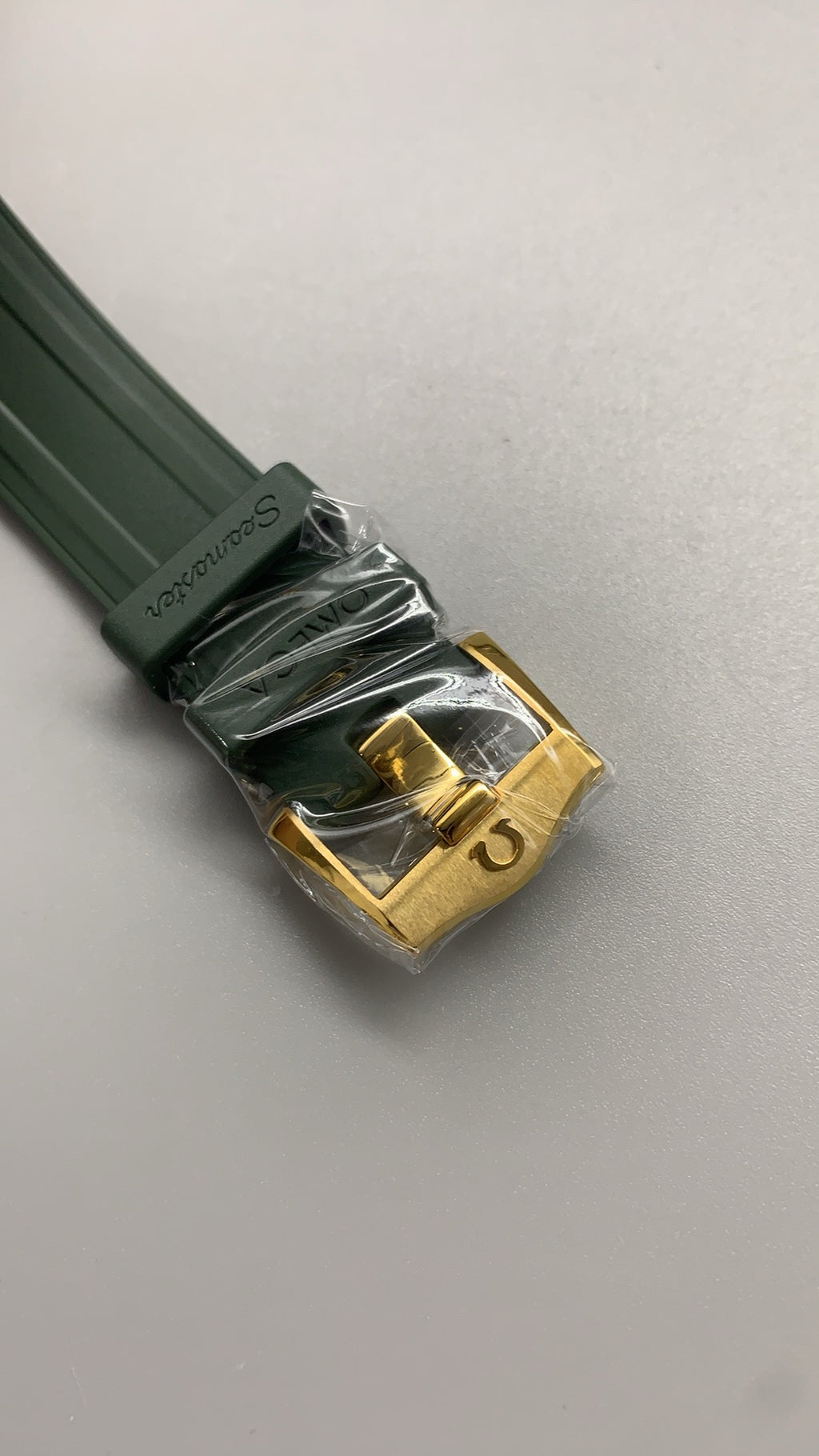 Omega Seamaster Diver 300M 42MM | กลไกอัตโนมัติ Co-Axial Master Chronometer ขนาดตัวเรือน: 42 มม.