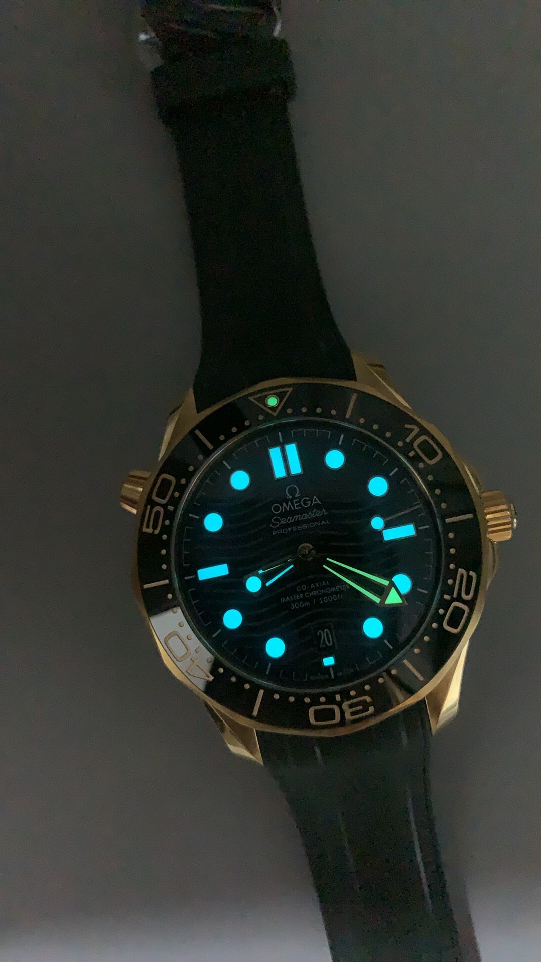 Omega Seamaster Diver 300M 42MM | กลไกอัตโนมัติ Co-Axial Master Chronometer ขนาดตัวเรือน: 42 มม.