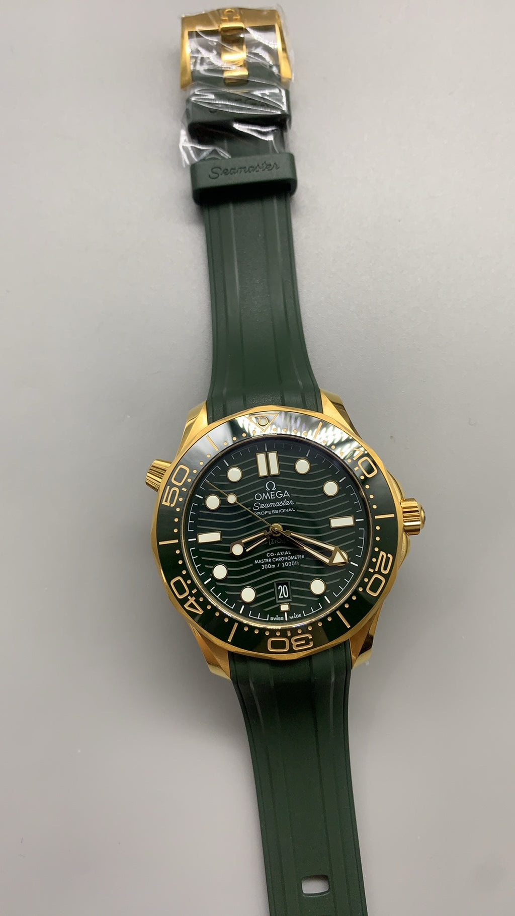 Omega Seamaster Diver 300M 42MM | กลไกอัตโนมัติ Co-Axial Master Chronometer ขนาดตัวเรือน: 42 มม.