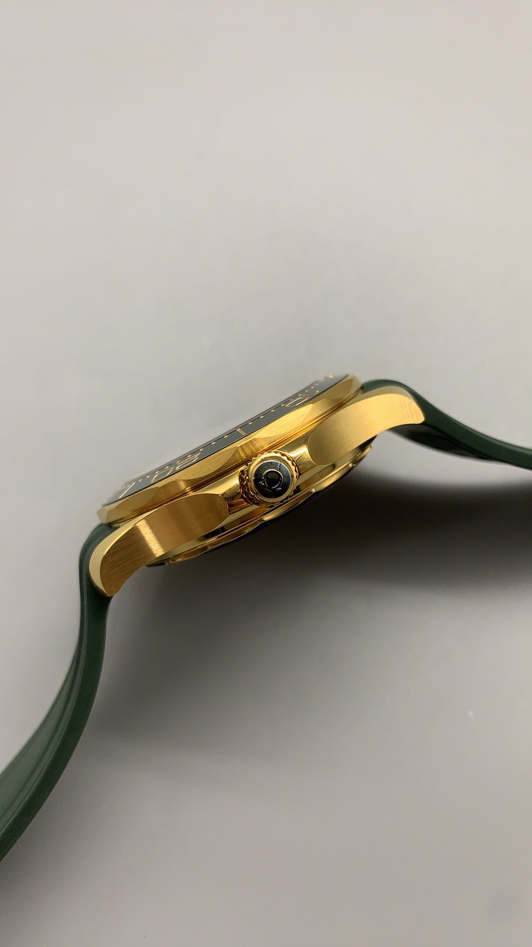 Omega Seamaster Diver 300M 42MM | กลไกอัตโนมัติ Co-Axial Master Chronometer ขนาดตัวเรือน: 42 มม.