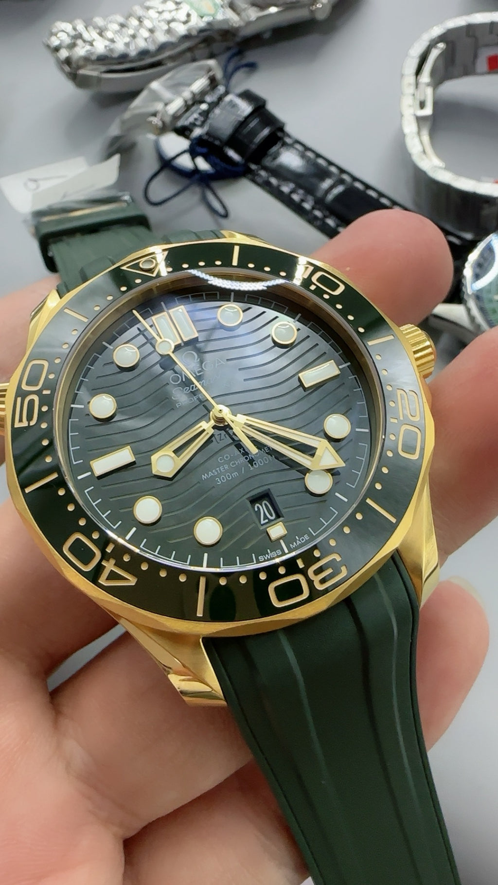 Omega Seamaster Diver 300M 42MM | กลไกอัตโนมัติ Co-Axial Master Chronometer ขนาดตัวเรือน: 42 มม.