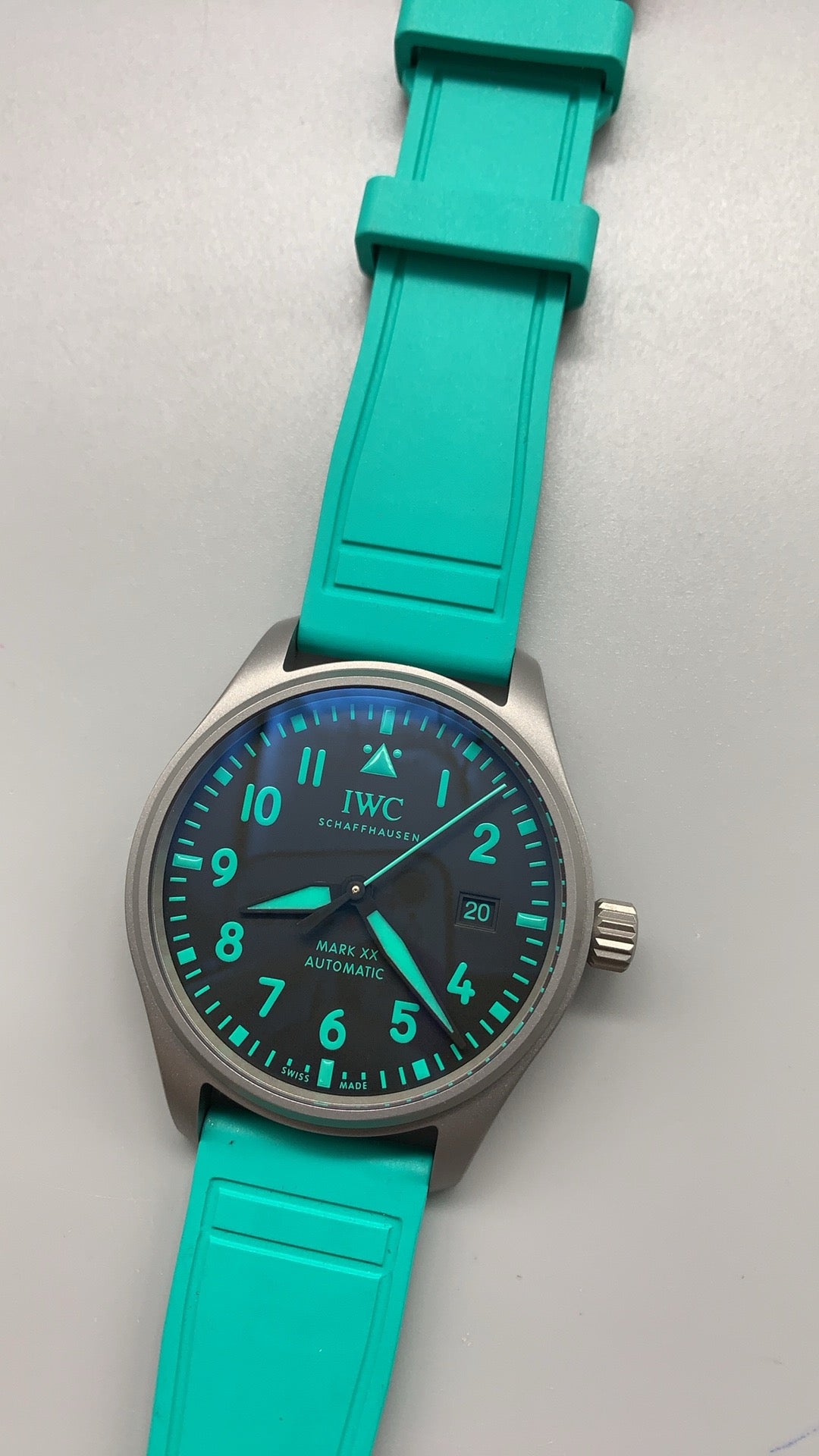IWC Pilot’s Watch Mark XX | 40MM | ตัวเรือนสเตนเลสสตีล | หน้าปัดสีฟ้า Tiffany | สายหนังวัว | กลไกอัตโนมัติ Cal.32111