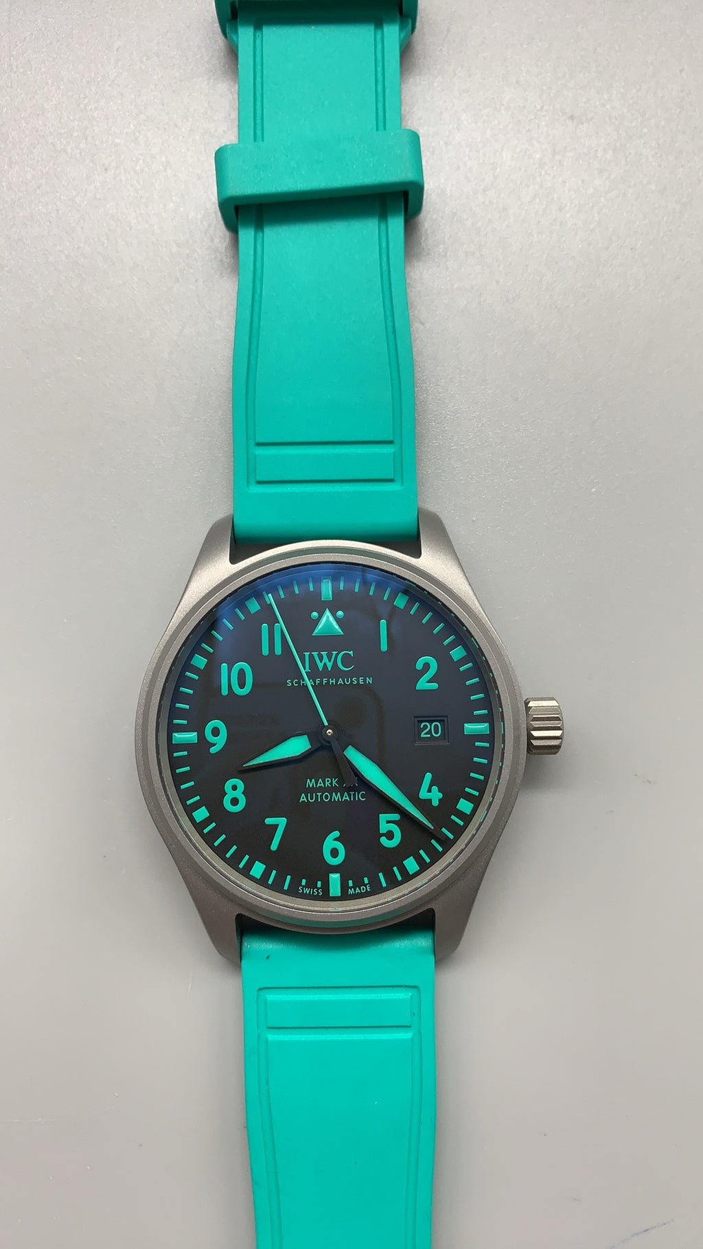 IWC Pilot’s Watch Mark XX | 40MM | ตัวเรือนสเตนเลสสตีล | หน้าปัดสีฟ้า Tiffany | สายหนังวัว | กลไกอัตโนมัติ Cal.32111