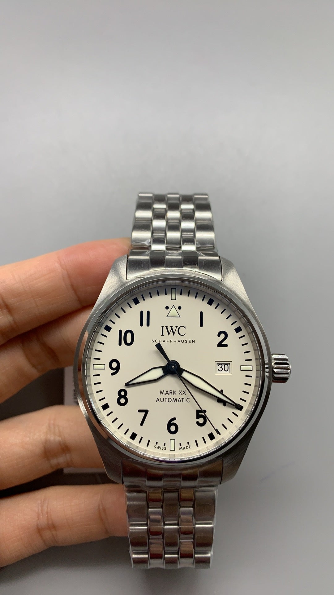 IWC Pilot’s Watch Mark XX | 40MM | ตัวเรือนสเตนเลสสตีล | หน้าปัดสีขาว | สายหนังวัว | กลไกอัตโนมัติ Cal.32111