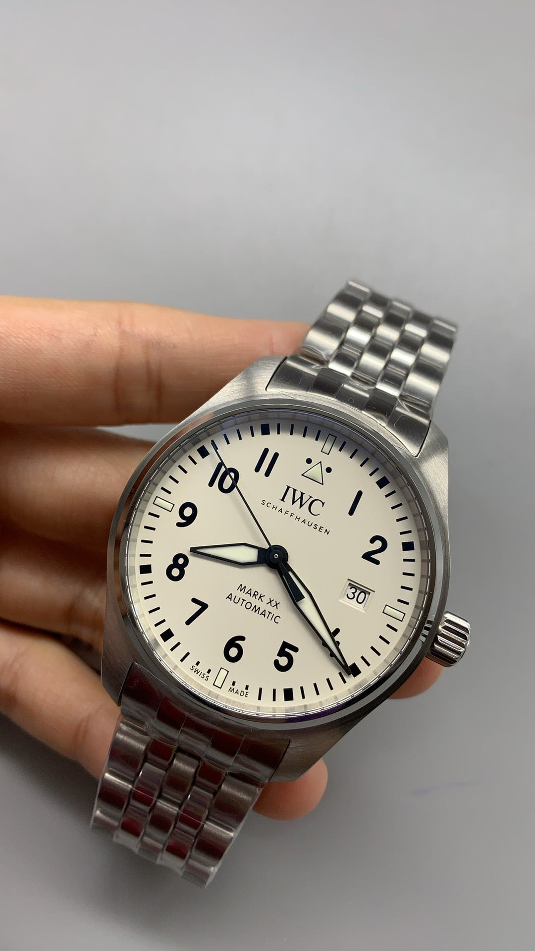 IWC Pilot’s Watch Mark XX | 40MM | ตัวเรือนสเตนเลสสตีล | หน้าปัดสีขาว | สายหนังวัว | กลไกอัตโนมัติ Cal.32111