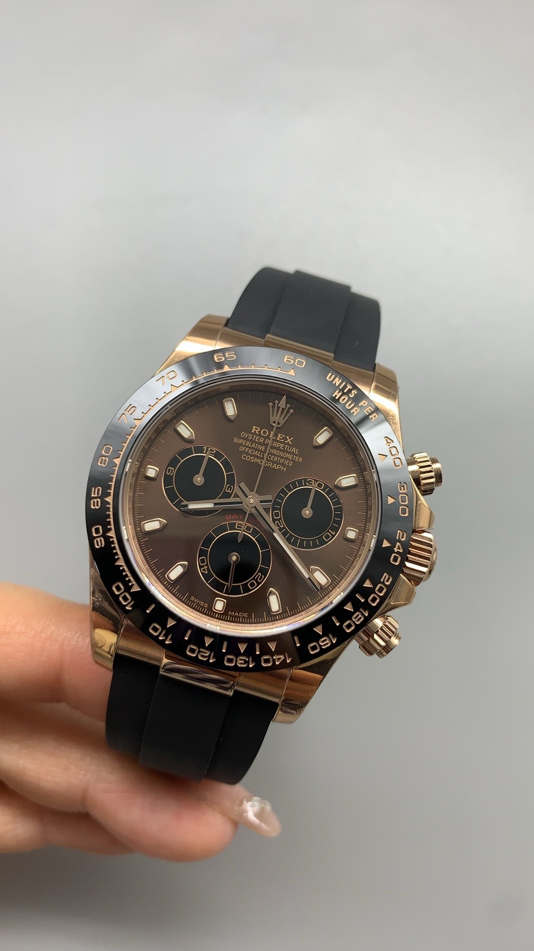 Rolex Daytona 40MM | หน้าปัดสีน้ำตาล | ตัวเรือนสแตนเลสเคลือบสีโรสโกลด์ PVD | สายยาง | กลไกอัตโนมัติ Cal.4130