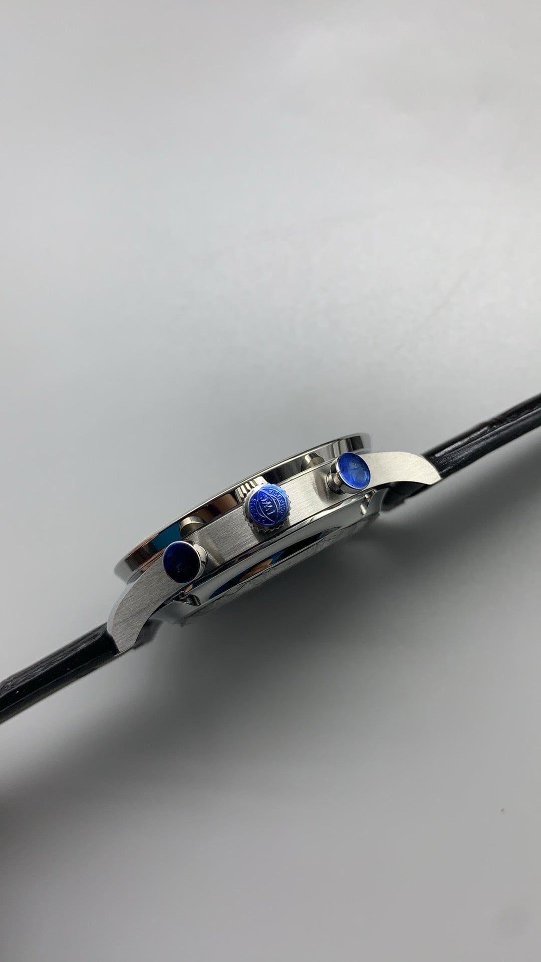 IWC Portugieser Chronograph IW371605 | 41MM | ตัวเรือนสเตนเลสสตีล | หน้าปัดสีขาว | เข็มสีน้ำเงิน | สายหนังจระเข้สีดำ | กลไกอัตโนมัติ Cal.69355