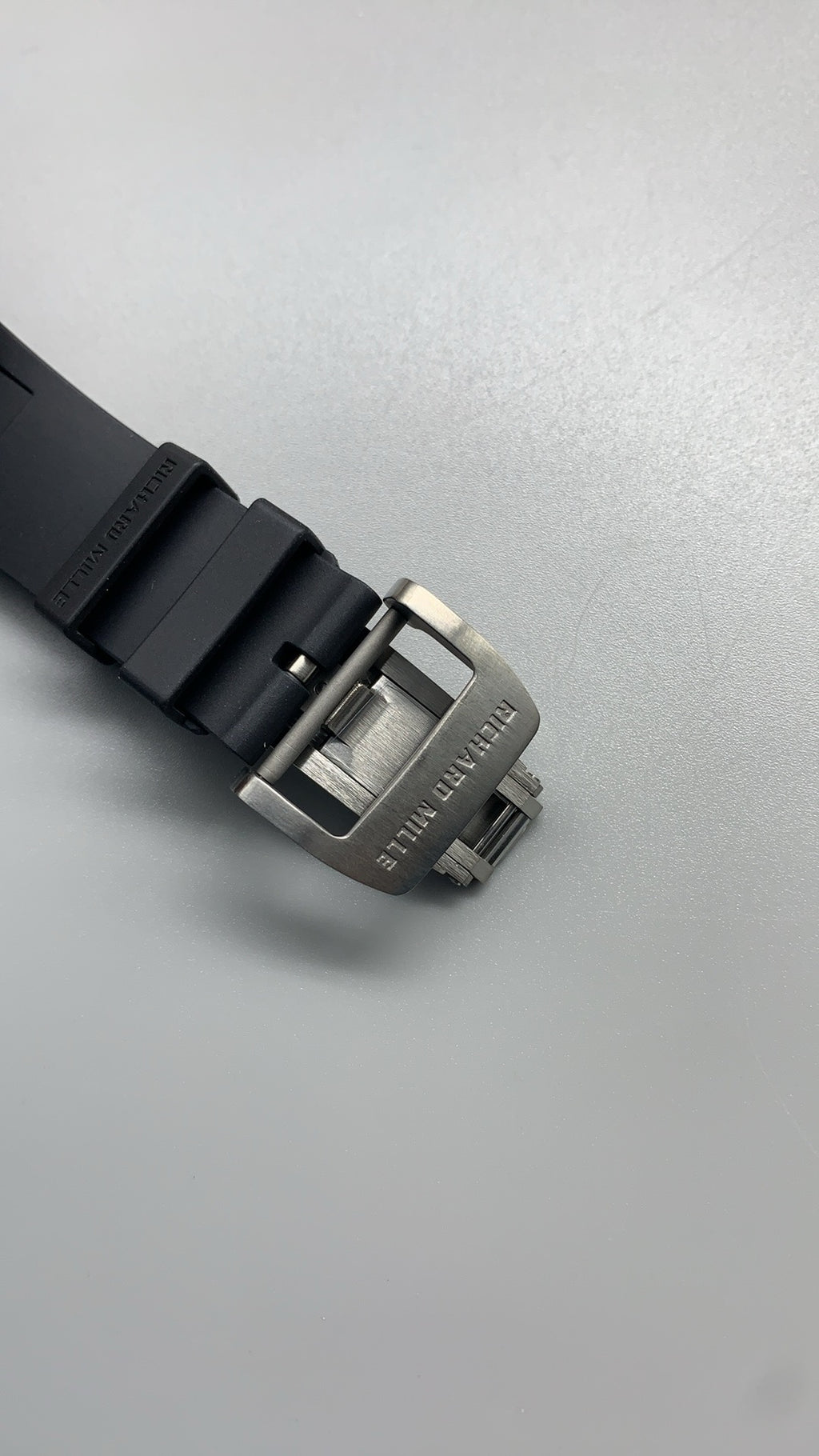 Richard Mille RM055 | 42MM | ตัวเรือนคาร์บอนไฟเบอร์ NTPT + โครงไทเทเนียม | หน้าปัดสเกเลตัน | กลไกไขลานมือ RMUL2