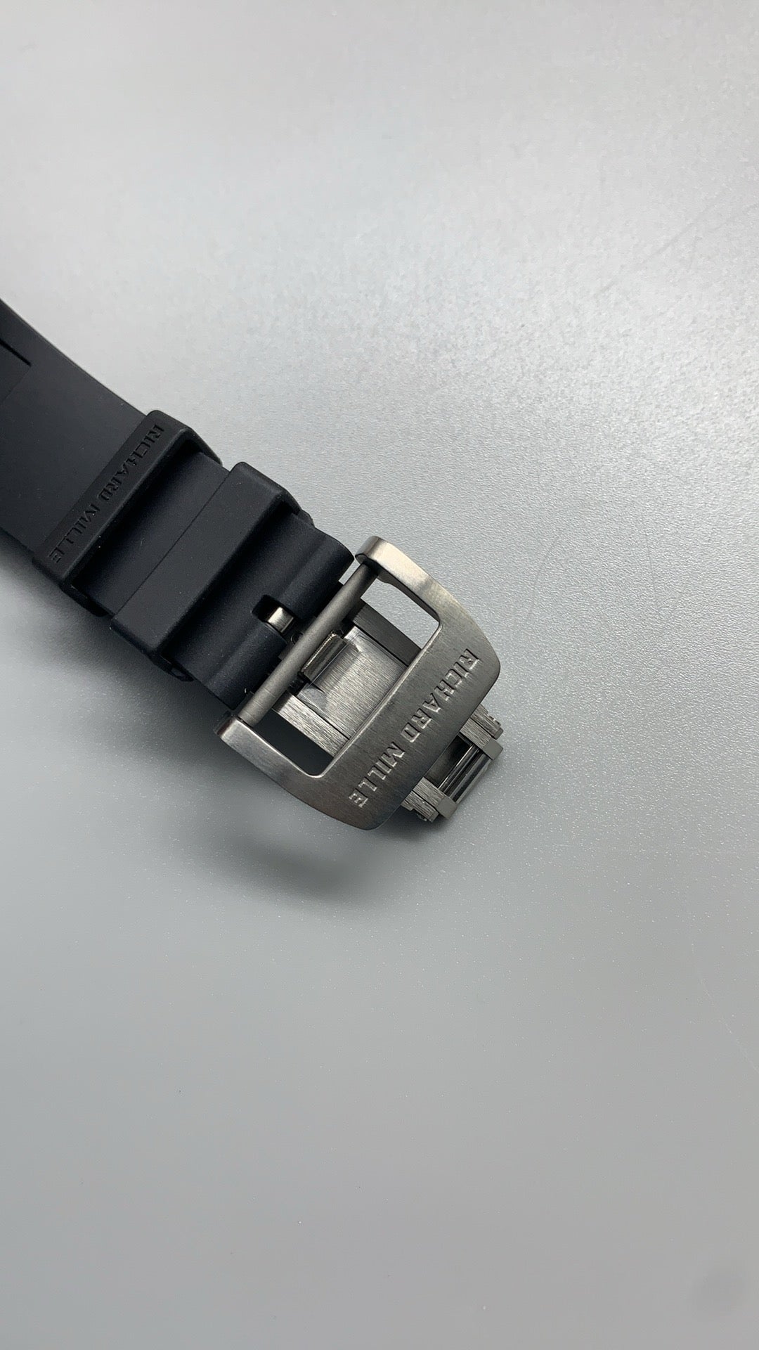 Richard Mille RM055 | 42MM | ตัวเรือนคาร์บอนไฟเบอร์ NTPT + โครงไทเทเนียม | หน้าปัดสเกเลตัน | กลไกไขลานมือ RMUL2