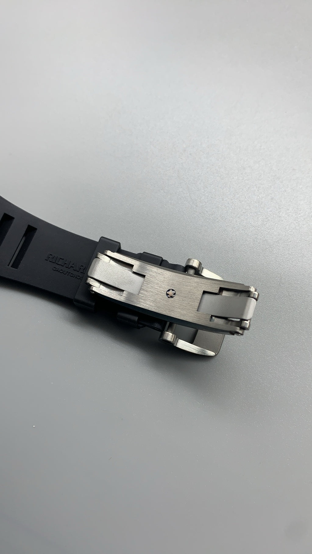 Richard Mille RM055 | 42MM | ตัวเรือนคาร์บอนไฟเบอร์ NTPT + โครงไทเทเนียม | หน้าปัดสเกเลตัน | กลไกไขลานมือ RMUL2