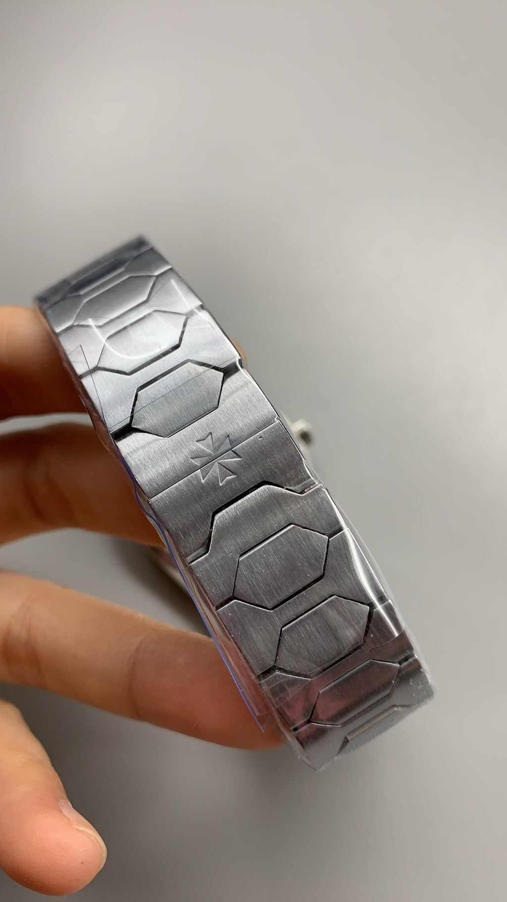 Vacheron Constantin Historiques 222 | 37MM | ตัวเรือนสแตนเลสสตีล | หน้าปัดสีทองแชมเปญ | สายเหล็กสแตนเลส | กลไกอัตโนมัติ Cal.2455/2