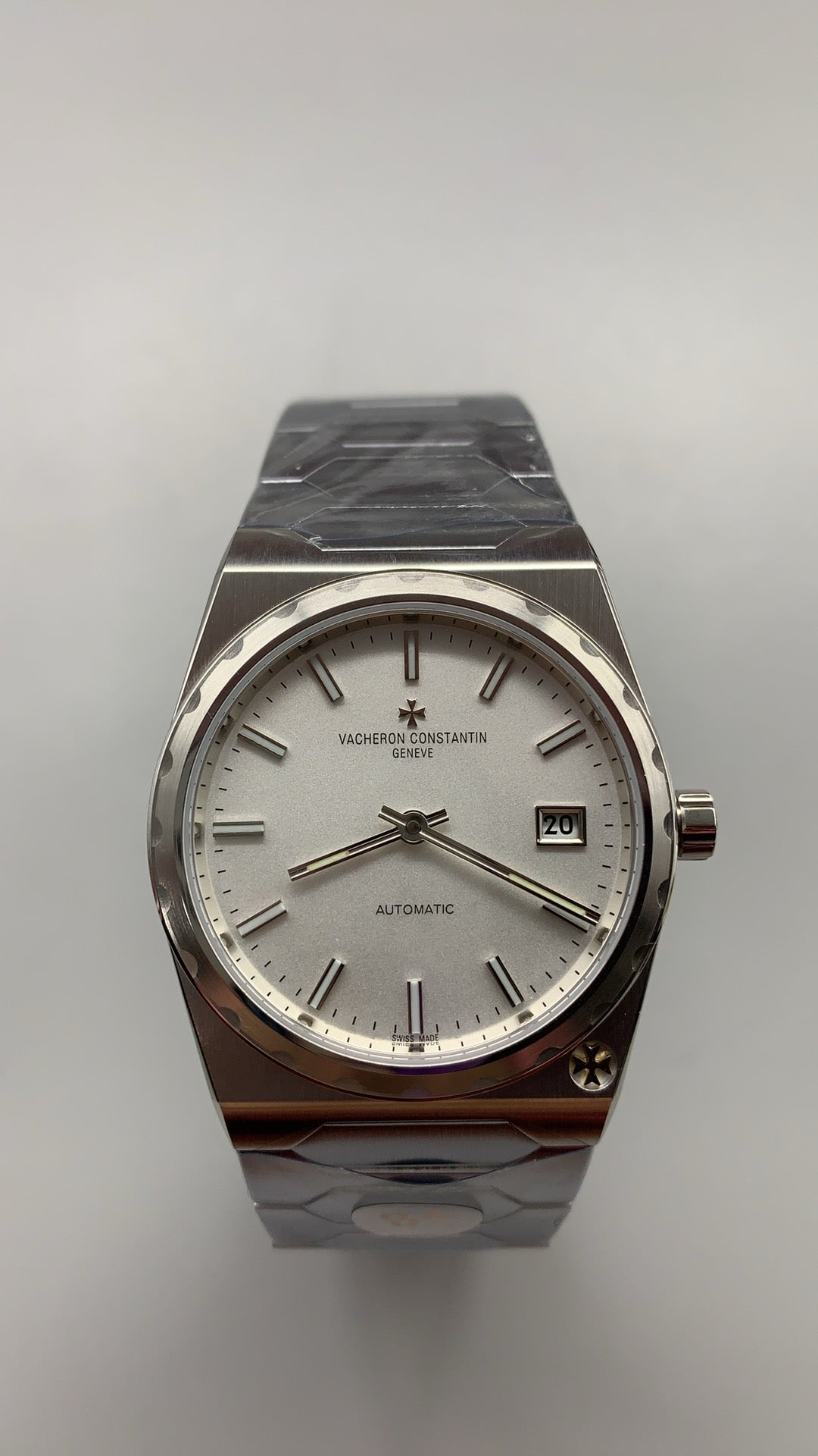 Vacheron Constantin Historiques 222 | 37MM | ตัวเรือนสแตนเลสสตีล | หน้าปัดสีทองแชมเปญ | สายเหล็กสแตนเลส | กลไกอัตโนมัติ Cal.2455/2