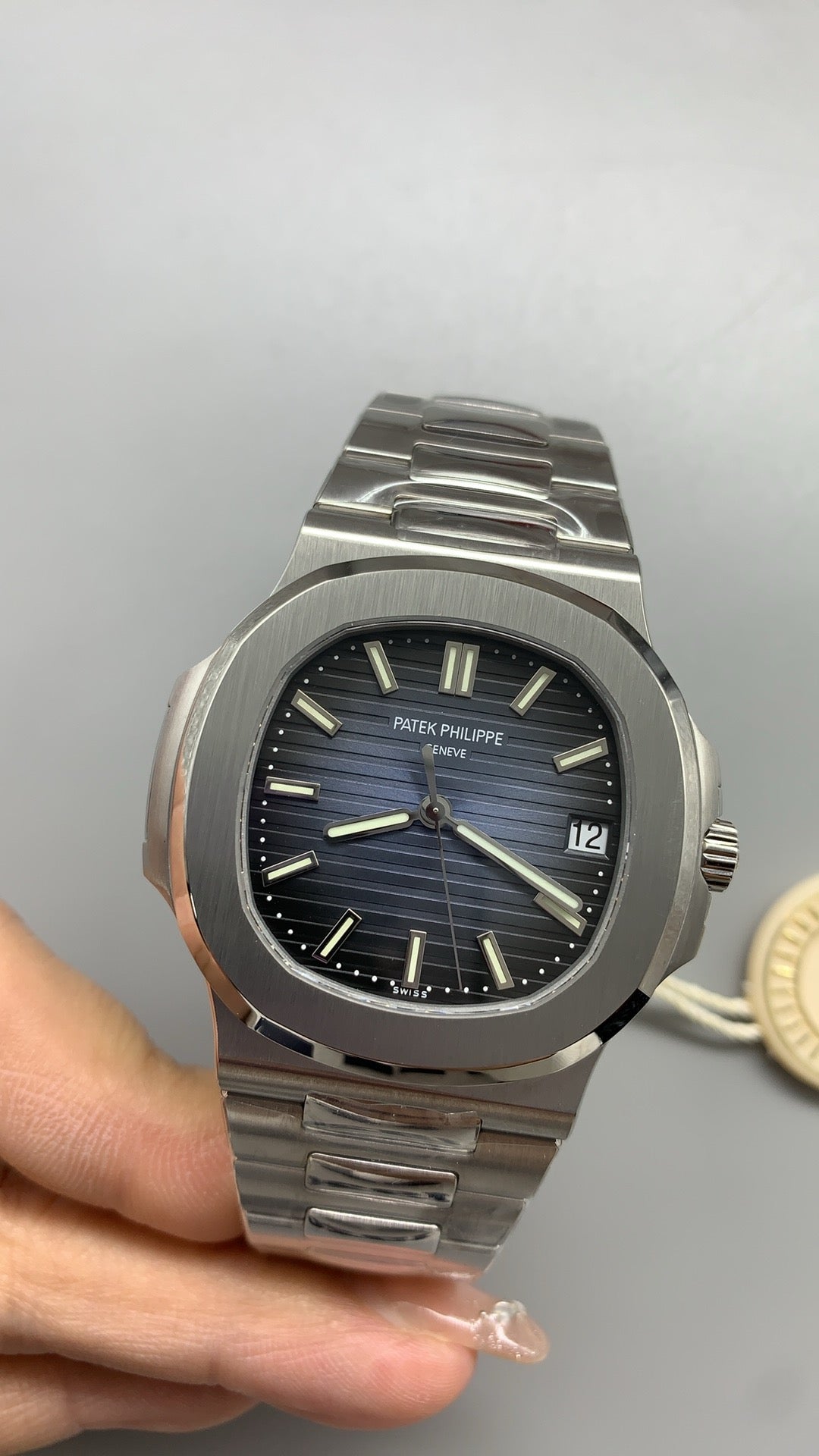 Patek Philippe Nautilus 5711 | 40MM | หน้าปัดสีน้ำเงินลายริ้ว | ตัวเรือนสแตนเลสสตีล | กลไกอัตโนมัติ Cal.324 S C