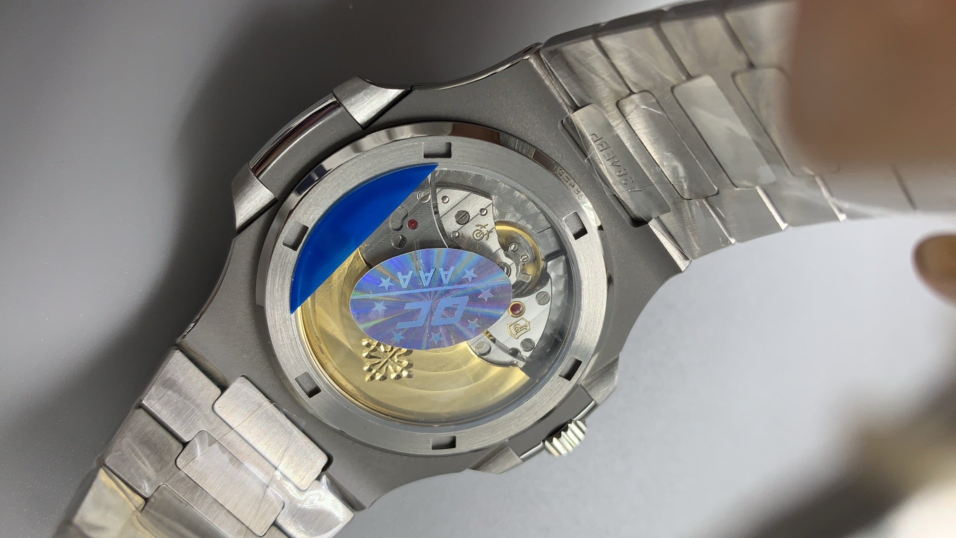 Patek Philippe Nautilus 5711 | 40MM | หน้าปัดสีน้ำเงินลายริ้ว | ตัวเรือนสแตนเลสสตีล | กลไกอัตโนมัติ Cal.324 S C