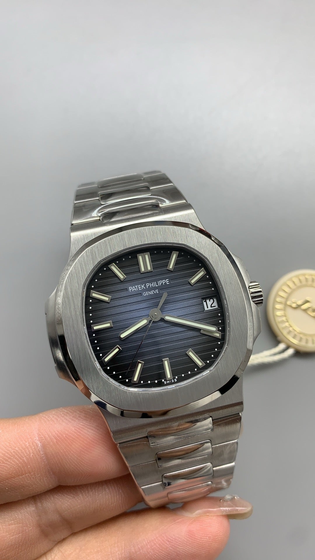 Patek Philippe Nautilus 5711 | 40MM | หน้าปัดสีน้ำเงินลายริ้ว | ตัวเรือนสแตนเลสสตีล | กลไกอัตโนมัติ Cal.324 S C