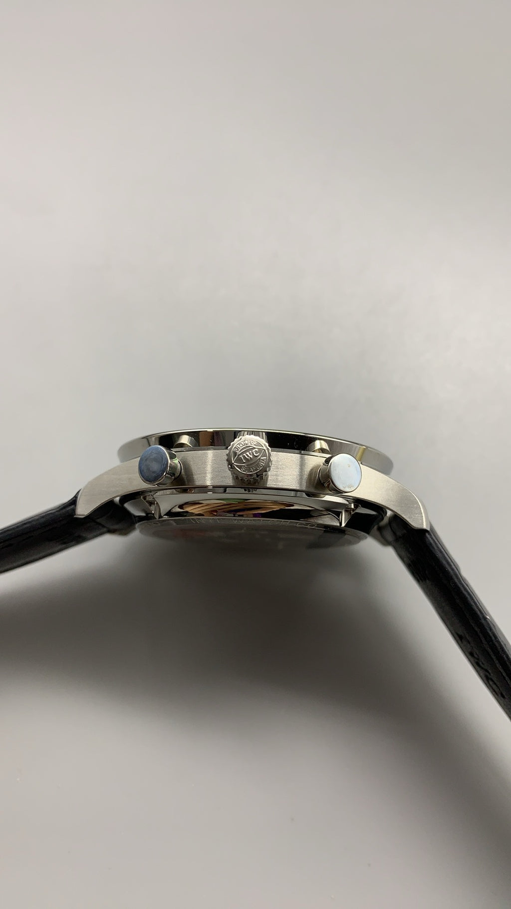 IWC Portugieser Chronograph IW371605 | 41MM | ตัวเรือนสเตนเลสสตีล | หน้าปัดสีขาว | เข็มสีน้ำเงิน | สายหนังจระเข้สีดำ | กลไกอัตโนมัติ Cal.69355