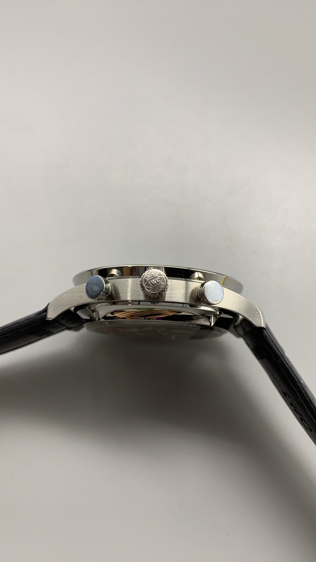 IWC Portugieser Chronograph IW371605 | 41MM | ตัวเรือนสเตนเลสสตีล | หน้าปัดสีขาว | เข็มสีน้ำเงิน | สายหนังจระเข้สีดำ | กลไกอัตโนมัติ Cal.69355