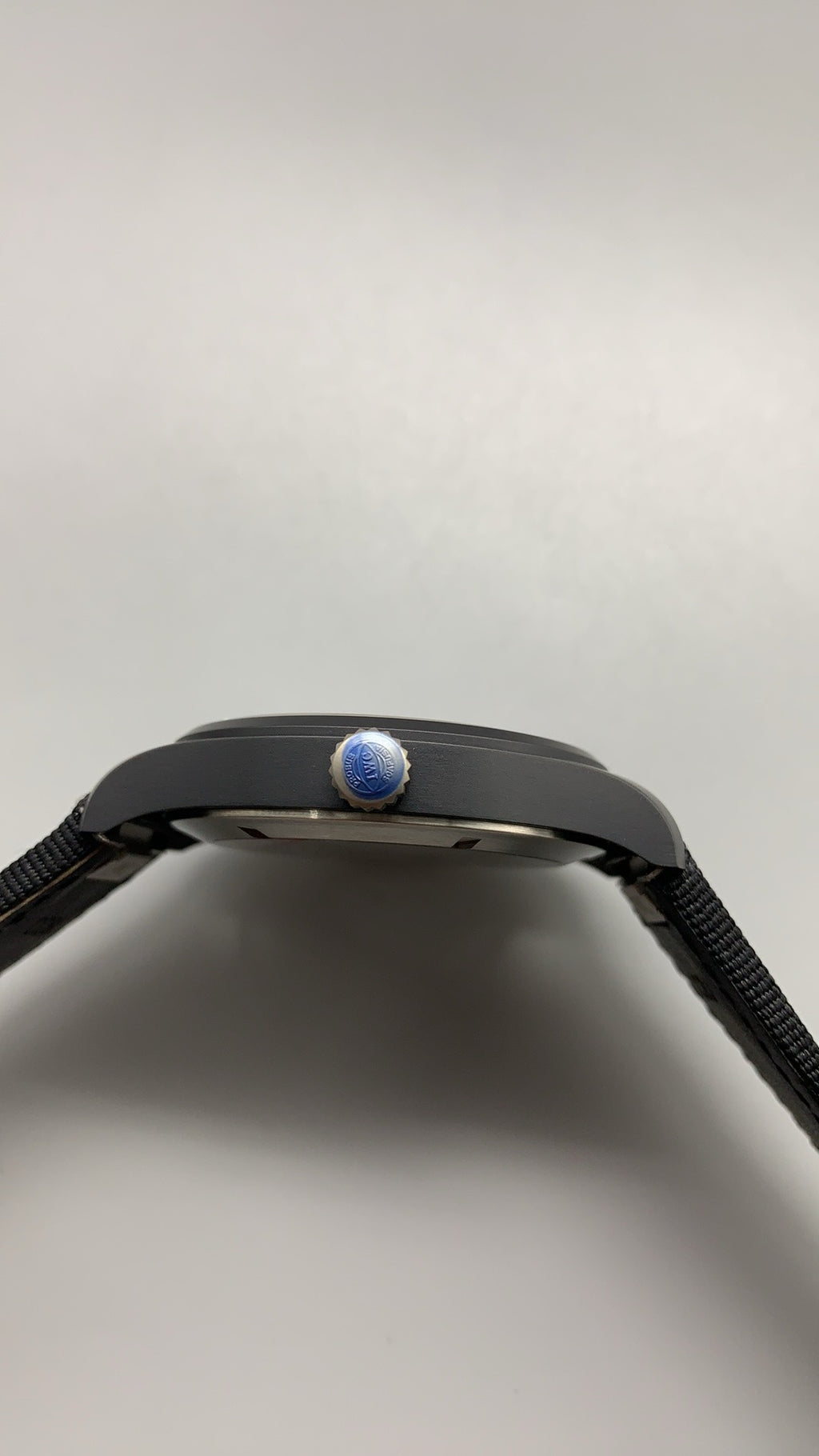 IWC Pilot's Watch Automatic Black Aces | 41MM | ตัวเรือนเซรามิกสีดำ | หน้าปัดสีขาวพิมพ์โลโก้ Black Aces | สายผ้า NATO สีดำ | กลไกอัตโนมัติ Cal.32100