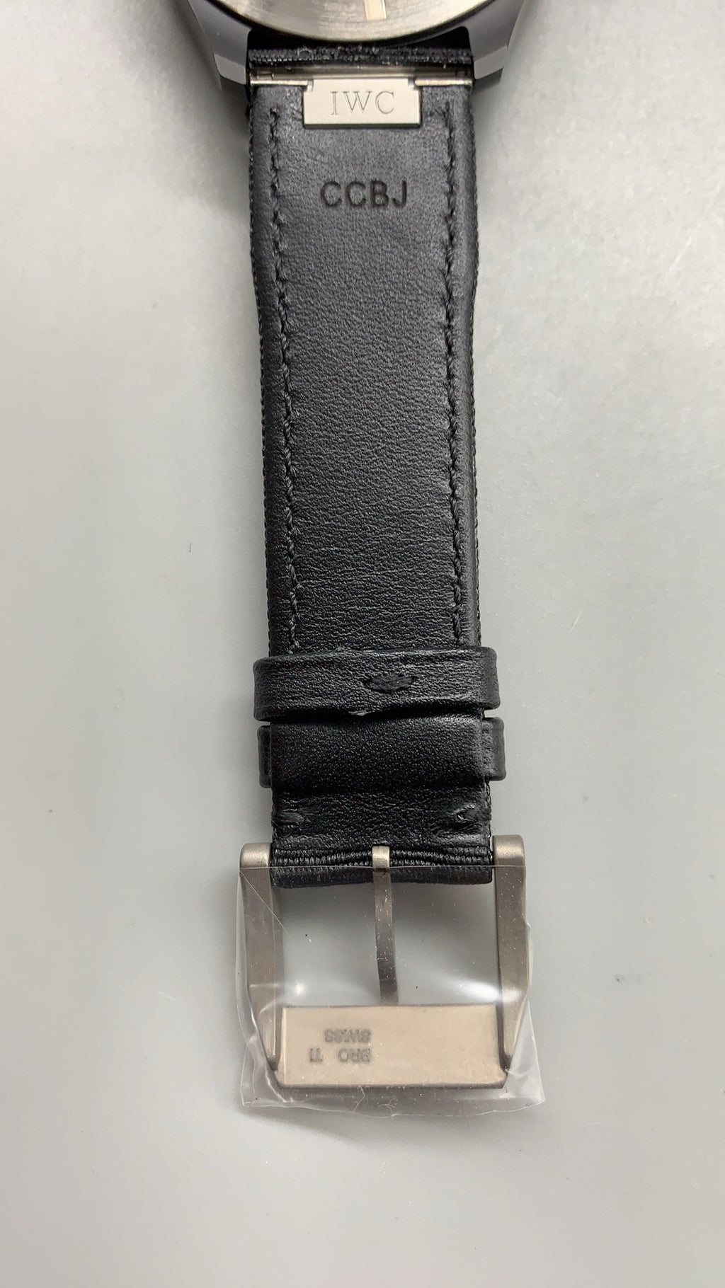 IWC Pilot's Watch Automatic Black Aces | 41MM | ตัวเรือนเซรามิกสีดำ | หน้าปัดสีขาวพิมพ์โลโก้ Black Aces | สายผ้า NATO สีดำ | กลไกอัตโนมัติ Cal.32100