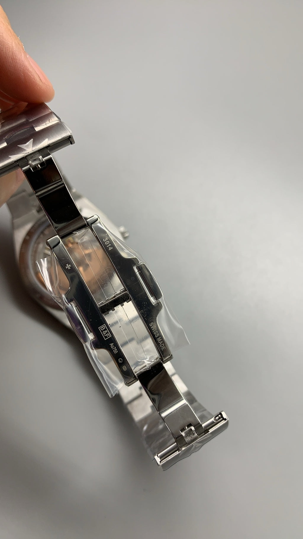 Vacheron Constantin Overseas Ultra-Thin 2000V | 40MM | ตัวเรือนสแตนเลสสตีล | ตัวเรือนบางพิเศษ | หน้าปัดสีน้ำเงิน | สายเหล็กสแตนเลส | กลไกอัตโนมัติ Cal.1120