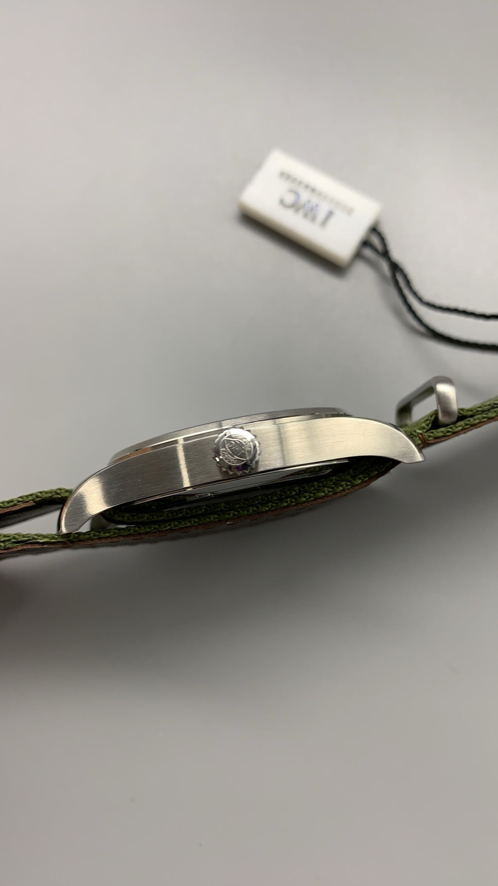 IWC Pilot's Watch Mark XX | 40MM | ตัวเรือนสเตนเลสสตีล | หน้าปัดสีดำ | สายผ้า NATO สีเขียว | กลไกอัตโนมัติ Cal.32111