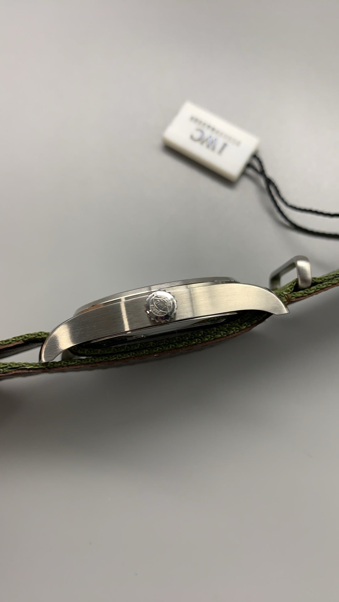 IWC Pilot's Watch Mark XX | 40MM | ตัวเรือนสเตนเลสสตีล | หน้าปัดสีดำ | สายผ้า NATO สีเขียว | กลไกอัตโนมัติ Cal.32111