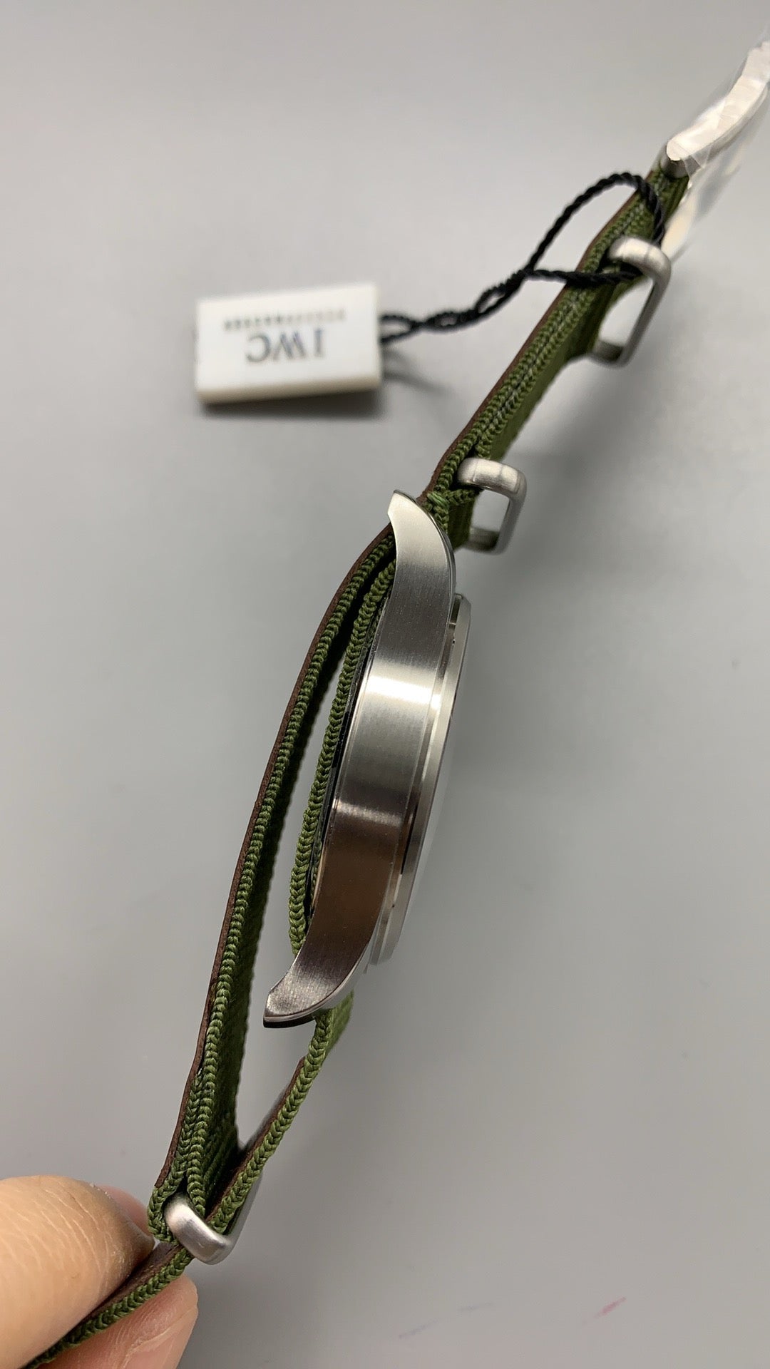 IWC Pilot's Watch Mark XX | 40MM | ตัวเรือนสเตนเลสสตีล | หน้าปัดสีดำ | สายผ้า NATO สีเขียว | กลไกอัตโนมัติ Cal.32111