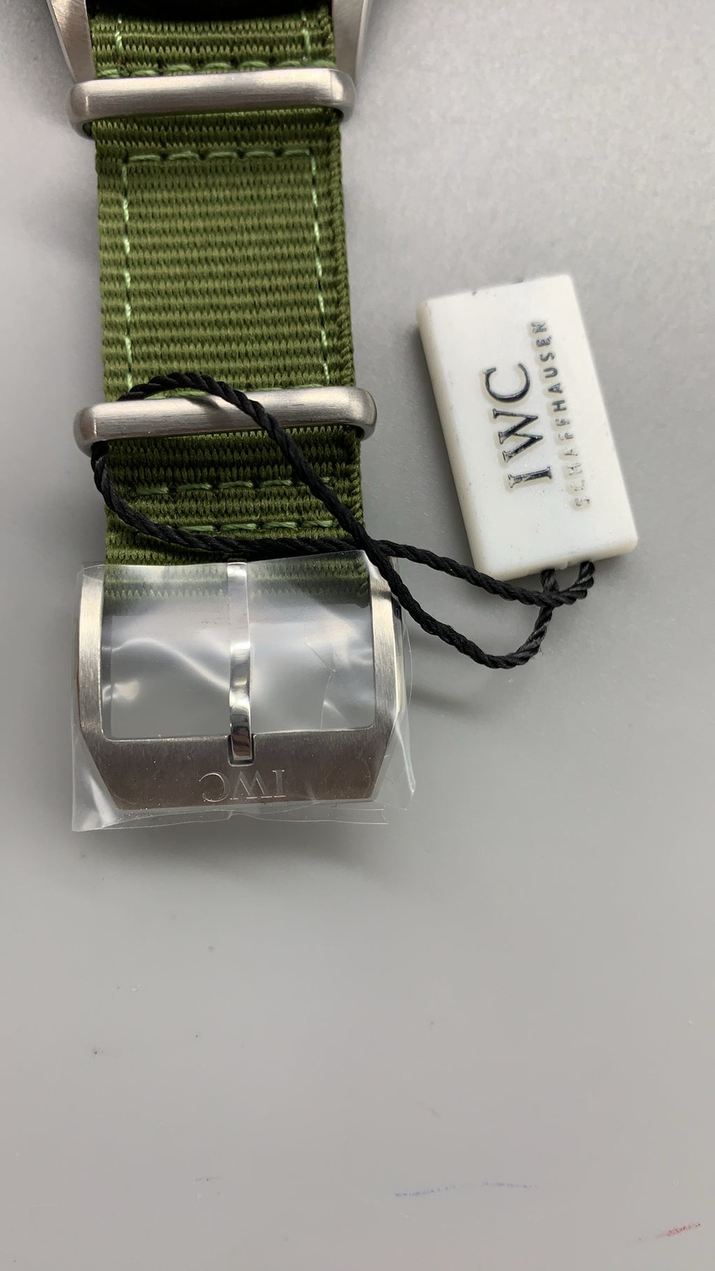 IWC Pilot's Watch Mark XX | 40MM | ตัวเรือนสเตนเลสสตีล | หน้าปัดสีดำ | สายผ้า NATO สีเขียว | กลไกอัตโนมัติ Cal.32111