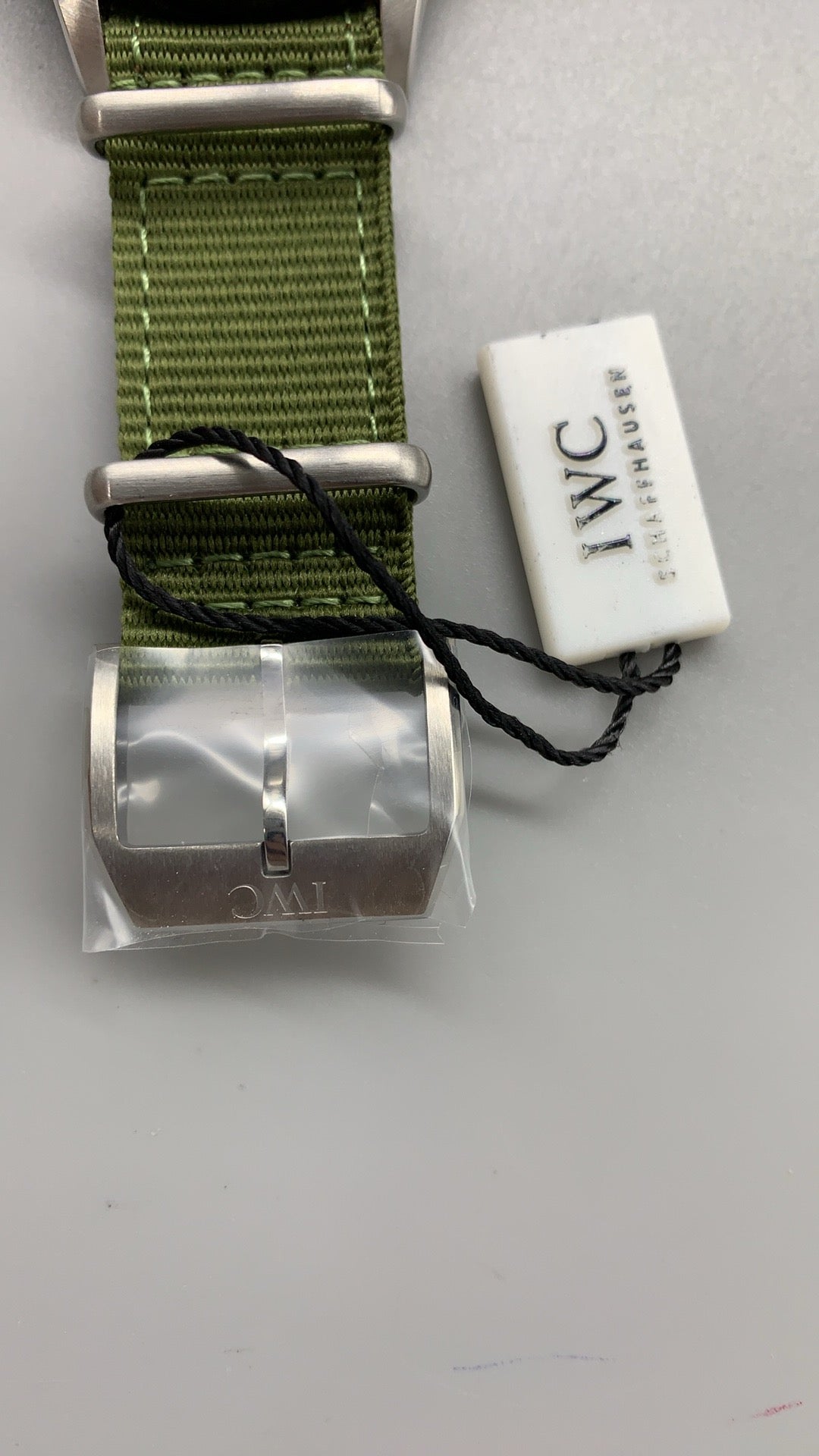 IWC Pilot's Watch Mark XX | 40MM | ตัวเรือนสเตนเลสสตีล | หน้าปัดสีดำ | สายผ้า NATO สีเขียว | กลไกอัตโนมัติ Cal.32111