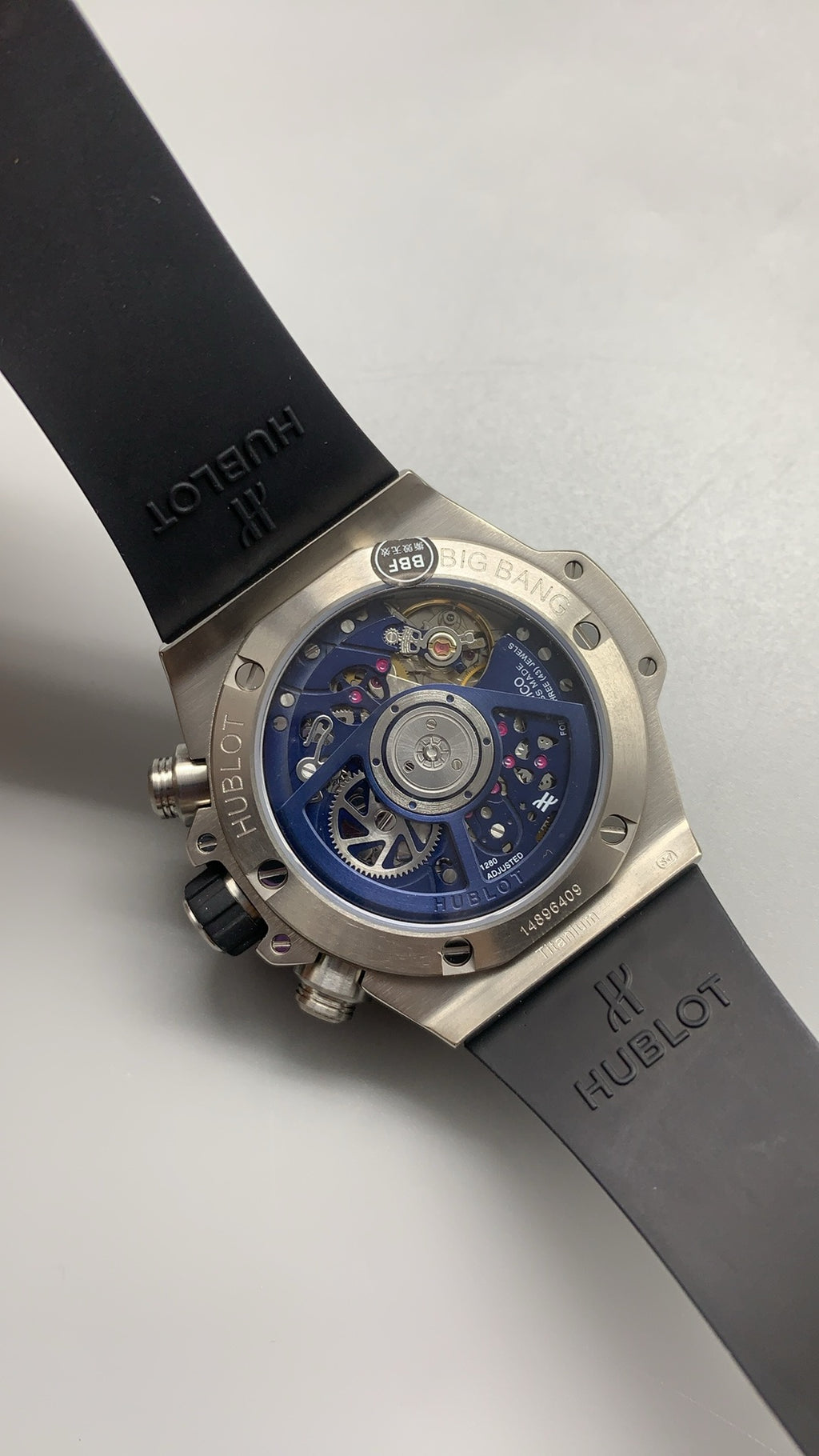 Hublot Big Bang Chronograph | 44MM | ตัวเรือนสแตนเลสสตีล | ขอบเซรามิกสีน้ำเงิน | หน้าปัดสเกเลตัน | จับเวลา Chronograph | กลไกอัตโนมัติ HUB4100