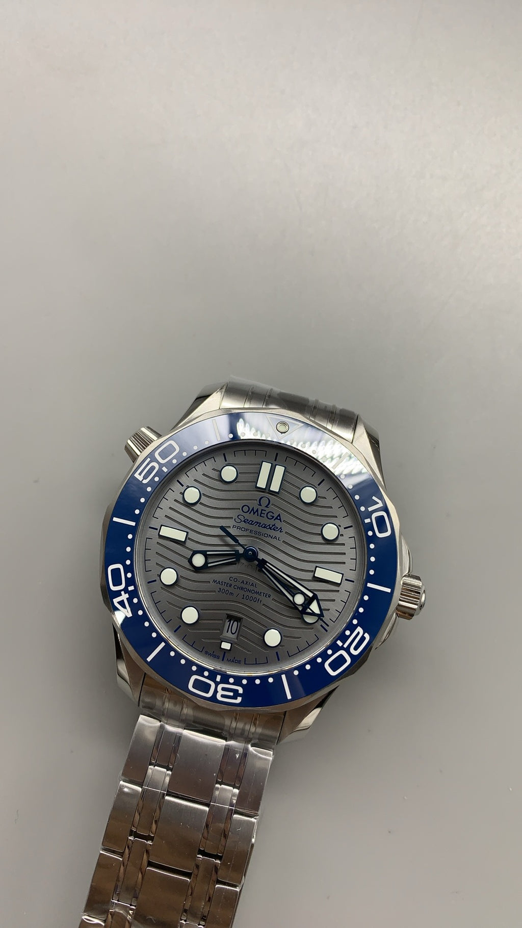 Omega Seamaster Diver 300M 42MM | กลไกอัตโนมัติ Co-Axial Master Chronometer ขนาดตัวเรือน: 42 มม.