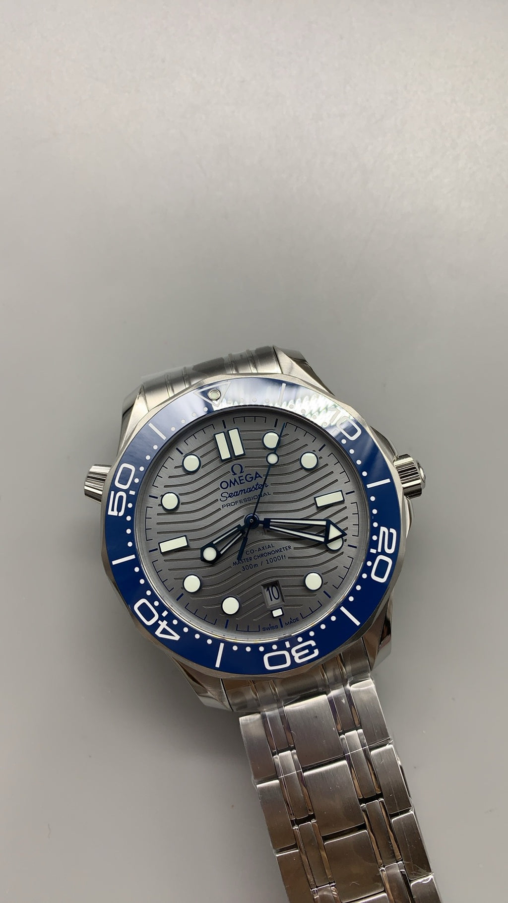 Omega Seamaster Diver 300M 42MM | กลไกอัตโนมัติ Co-Axial Master Chronometer ขนาดตัวเรือน: 42 มม.