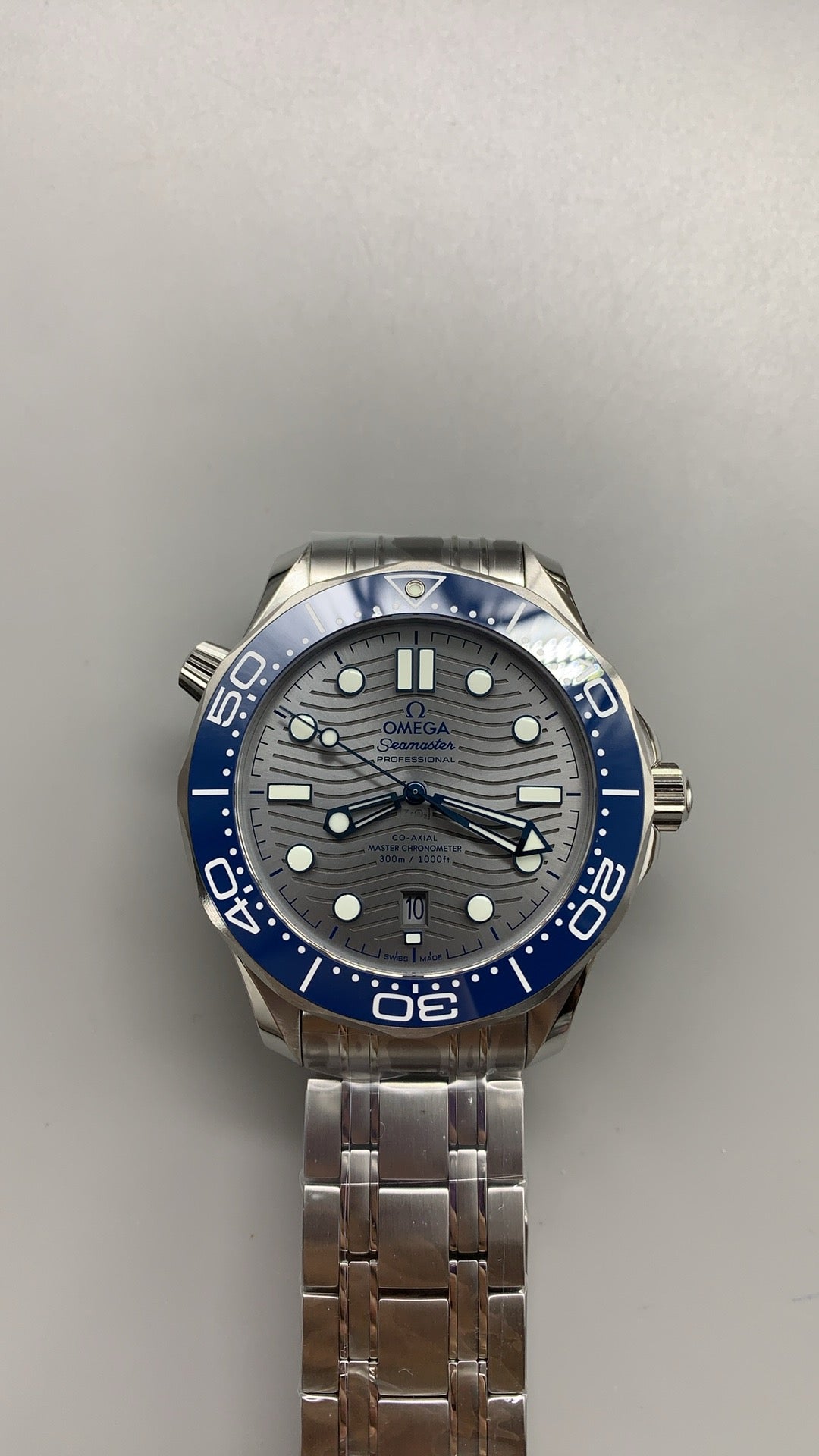 Omega Seamaster Diver 300M 42MM | กลไกอัตโนมัติ Co-Axial Master Chronometer ขนาดตัวเรือน: 42 มม.