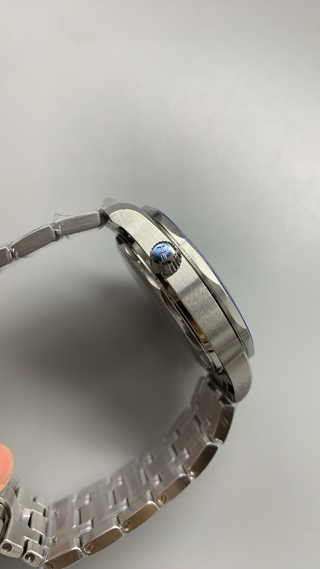 Omega Seamaster Diver 300M 42MM | กลไกอัตโนมัติ Co-Axial Master Chronometer ขนาดตัวเรือน: 42 มม.