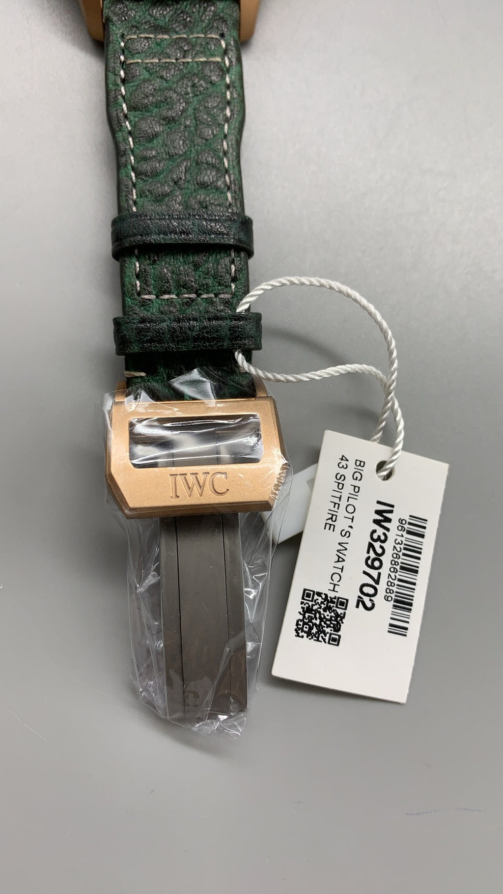 IWC Big Pilot's Watch 43 Bronze Green | 43MM | ตัวเรือนบรอนซ์ | หน้าปัดสีเขียว | สายหนังสีเขียว | กลไกอัตโนมัติ Cal.82100