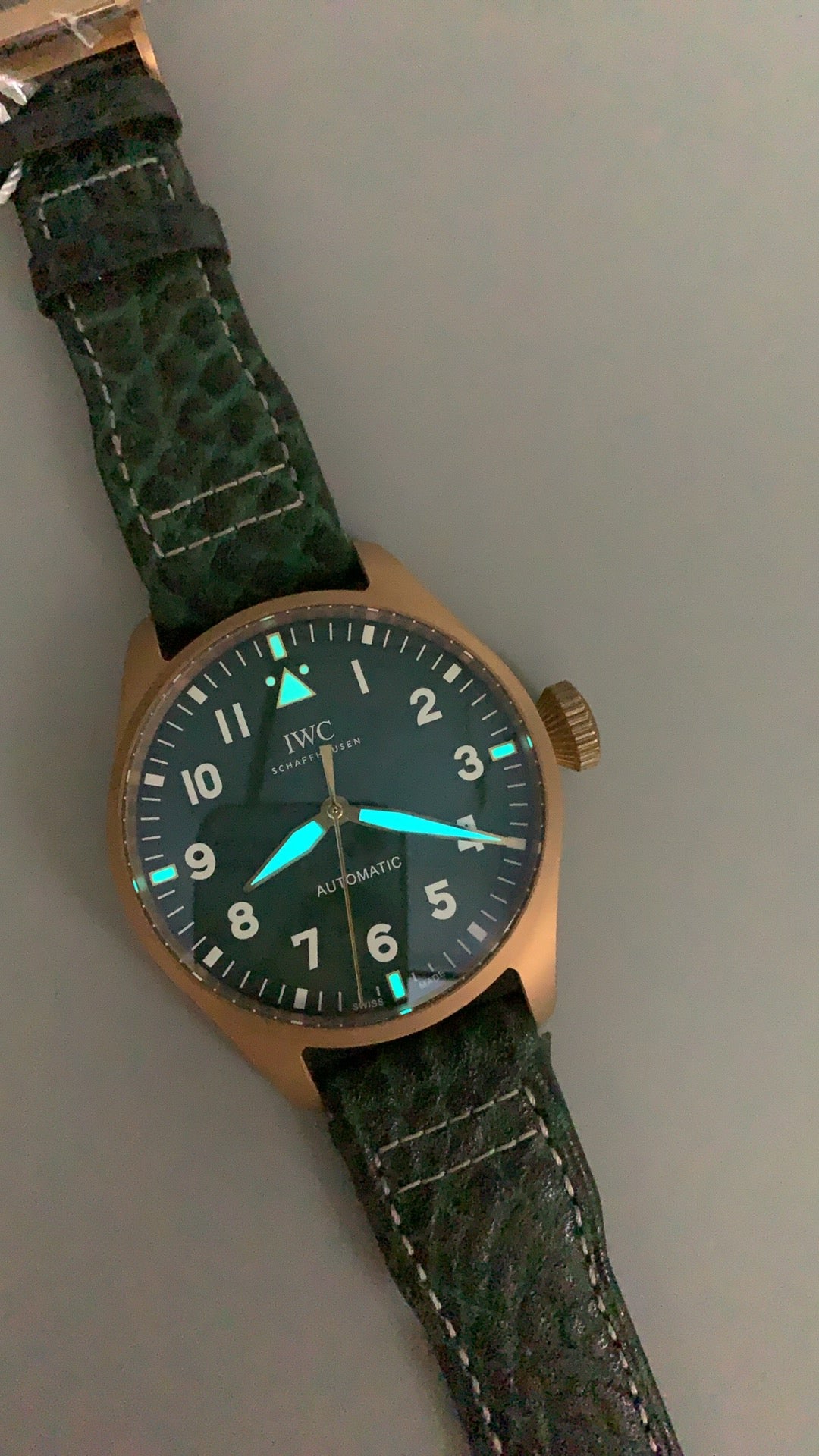 IWC Big Pilot's Watch 43 Bronze Green | 43MM | ตัวเรือนบรอนซ์ | หน้าปัดสีเขียว | สายหนังสีเขียว | กลไกอัตโนมัติ Cal.82100