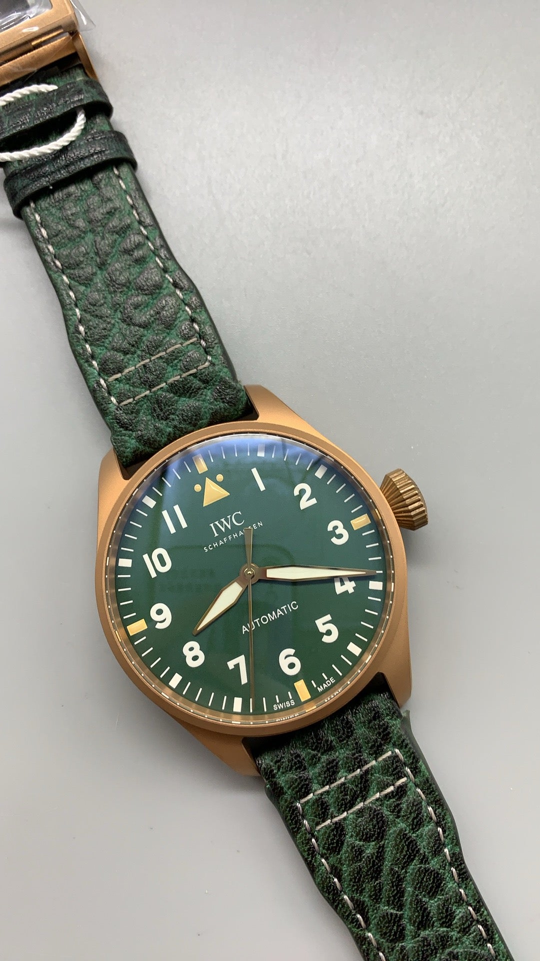 IWC Big Pilot's Watch 43 Bronze Green | 43MM | ตัวเรือนบรอนซ์ | หน้าปัดสีเขียว | สายหนังสีเขียว | กลไกอัตโนมัติ Cal.82100
