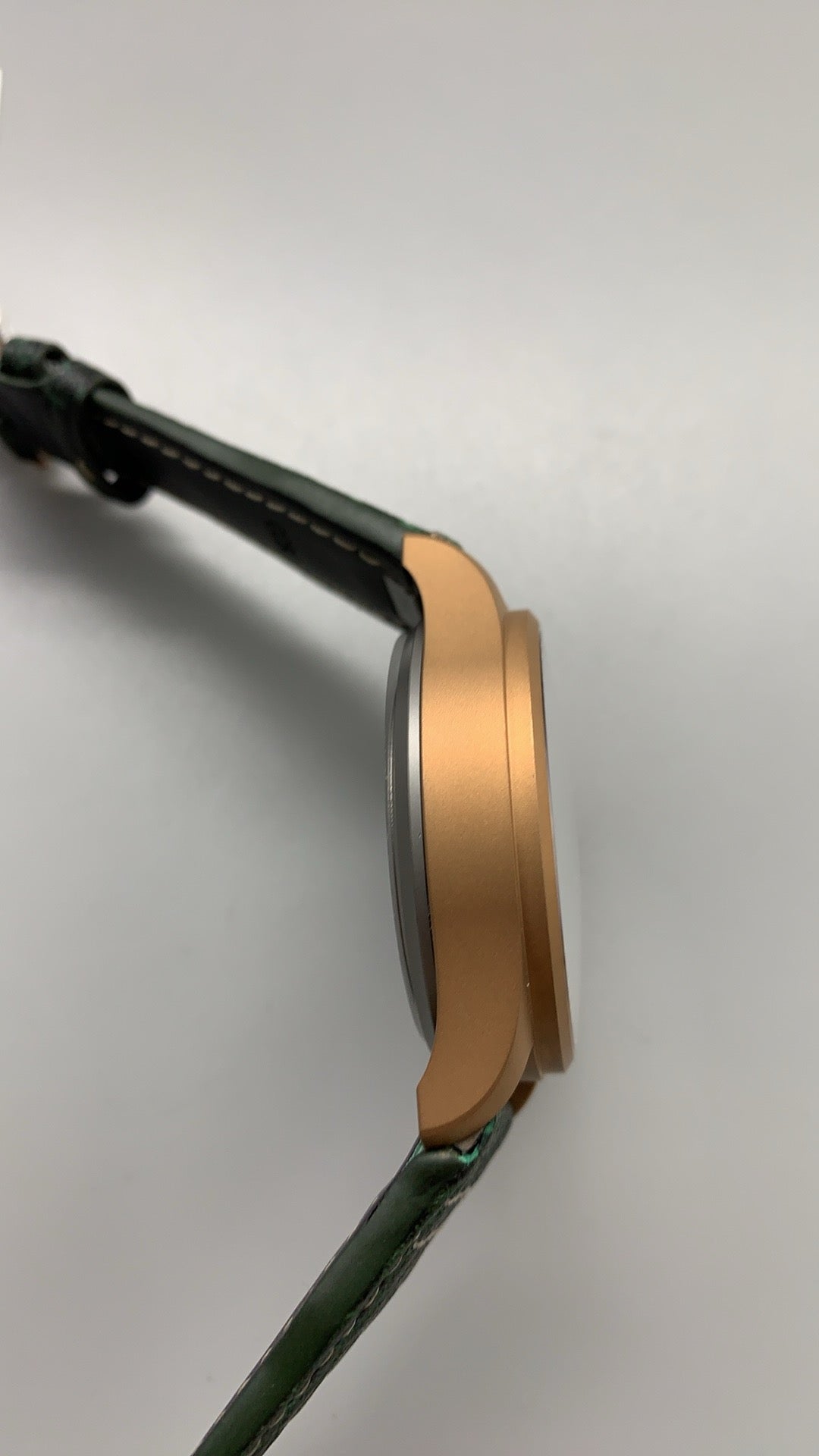 IWC Big Pilot's Watch 43 Bronze Green | 43MM | ตัวเรือนบรอนซ์ | หน้าปัดสีเขียว | สายหนังสีเขียว | กลไกอัตโนมัติ Cal.82100