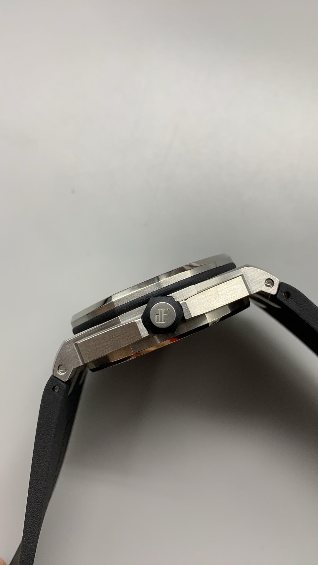 Audemars Piguet Royal Oak Offshore Diver 15710ST | 42MM | ตัวเรือนสแตนเลสสตีล | หน้าปัดสีดำคลาสสิก | กลไกอัตโนมัติ Cal.3120