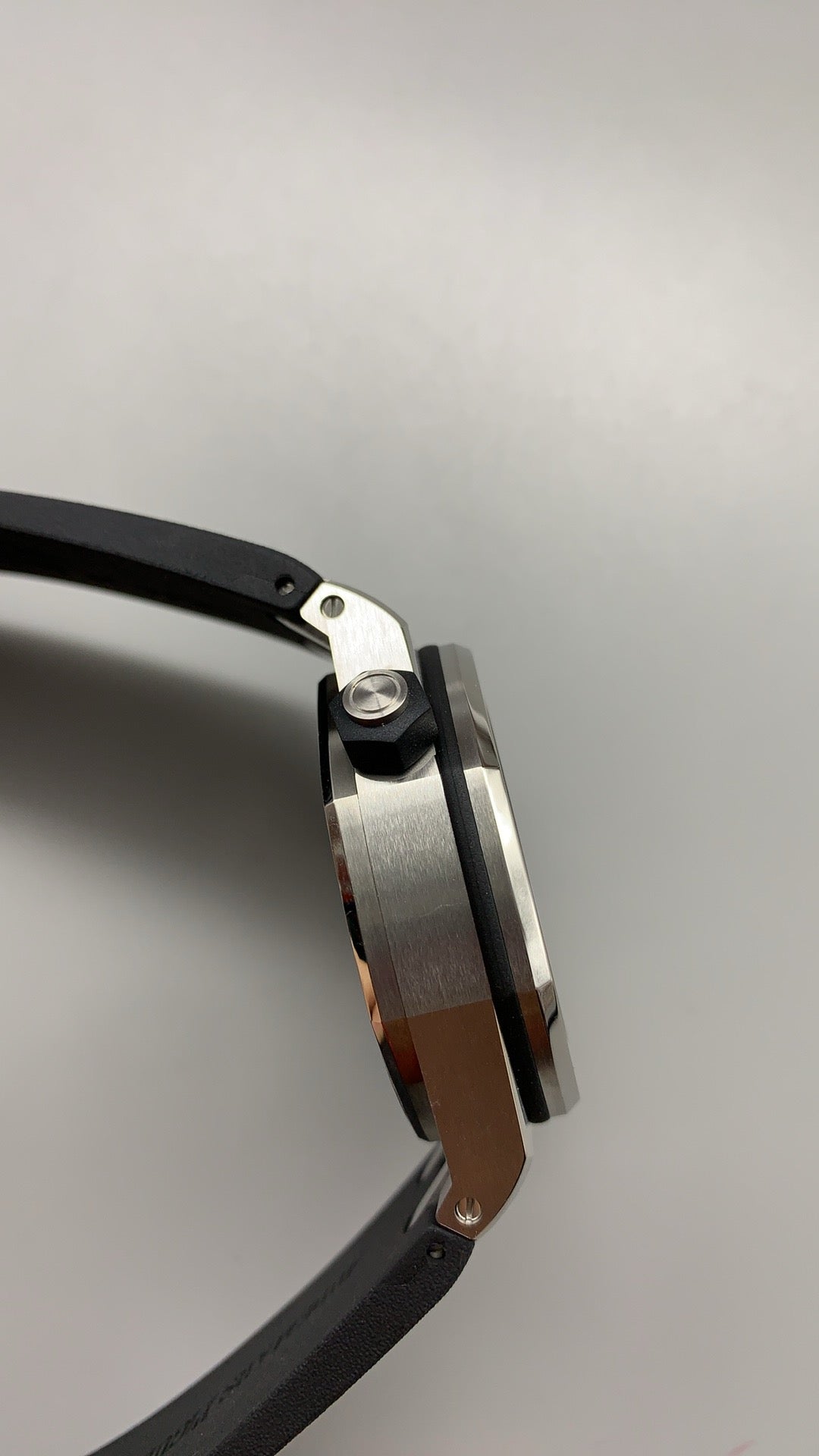 Audemars Piguet Royal Oak Offshore Diver 15710ST | 42MM | ตัวเรือนสแตนเลสสตีล | หน้าปัดสีดำคลาสสิก | กลไกอัตโนมัติ Cal.3120