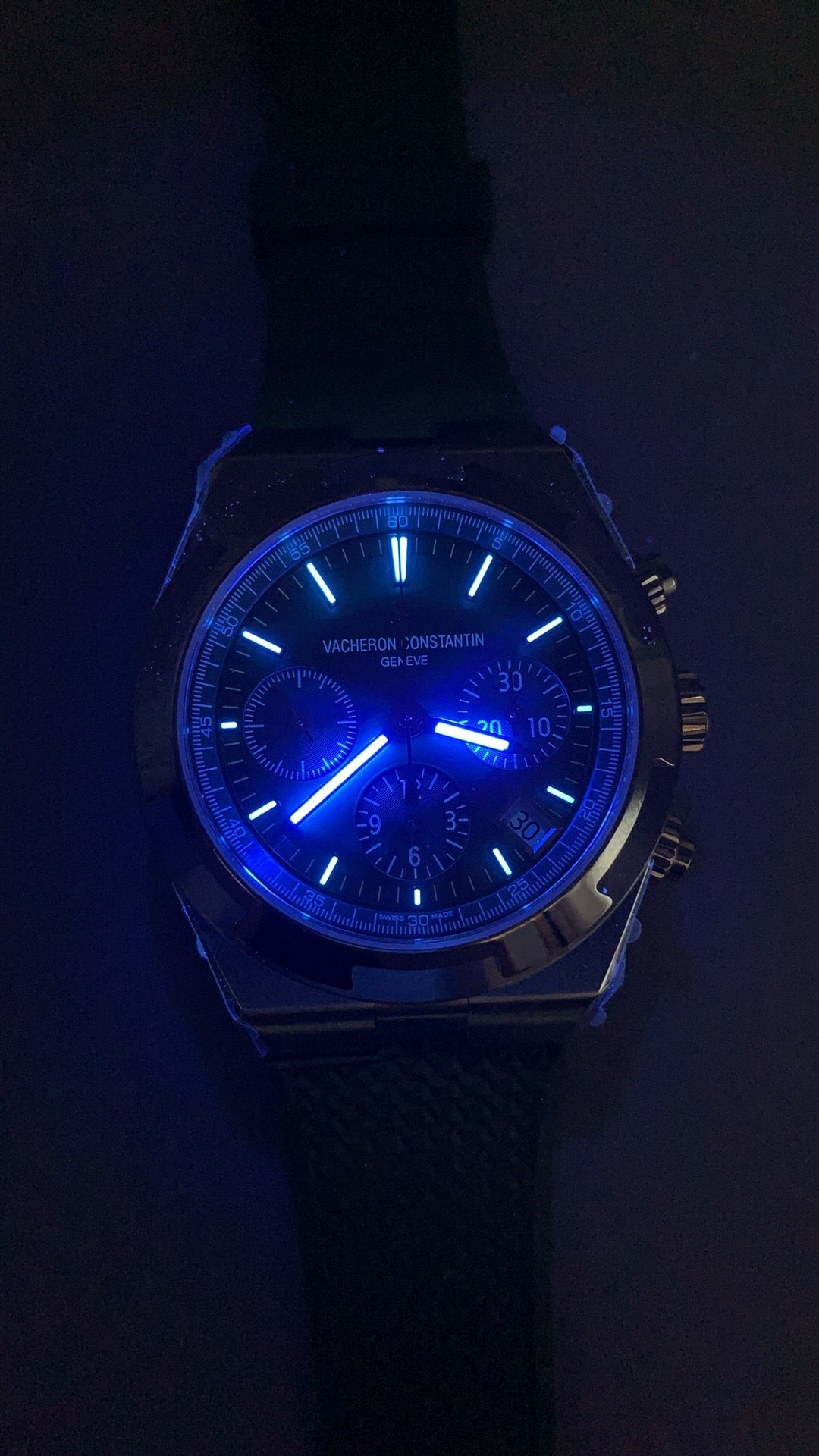 Vacheron Constantin Overseas Chronograph 5500V | 42.5MM | ตัวเรือนสแตนเลสสตีล | ฟังก์ชันจับเวลา | หน้าปัดสีเขียว | สายยางสีเขียว | กลไกอัตโนมัติ Cal.5200