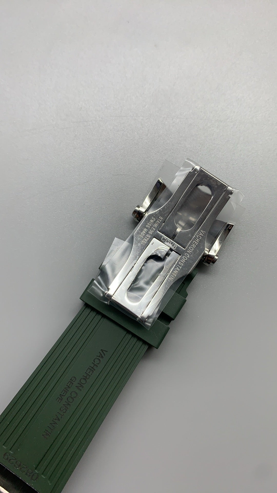 Vacheron Constantin Overseas Chronograph 5500V | 42.5MM | ตัวเรือนสแตนเลสสตีล | ฟังก์ชันจับเวลา | หน้าปัดสีเขียว | สายยางสีเขียว | กลไกอัตโนมัติ Cal.5200