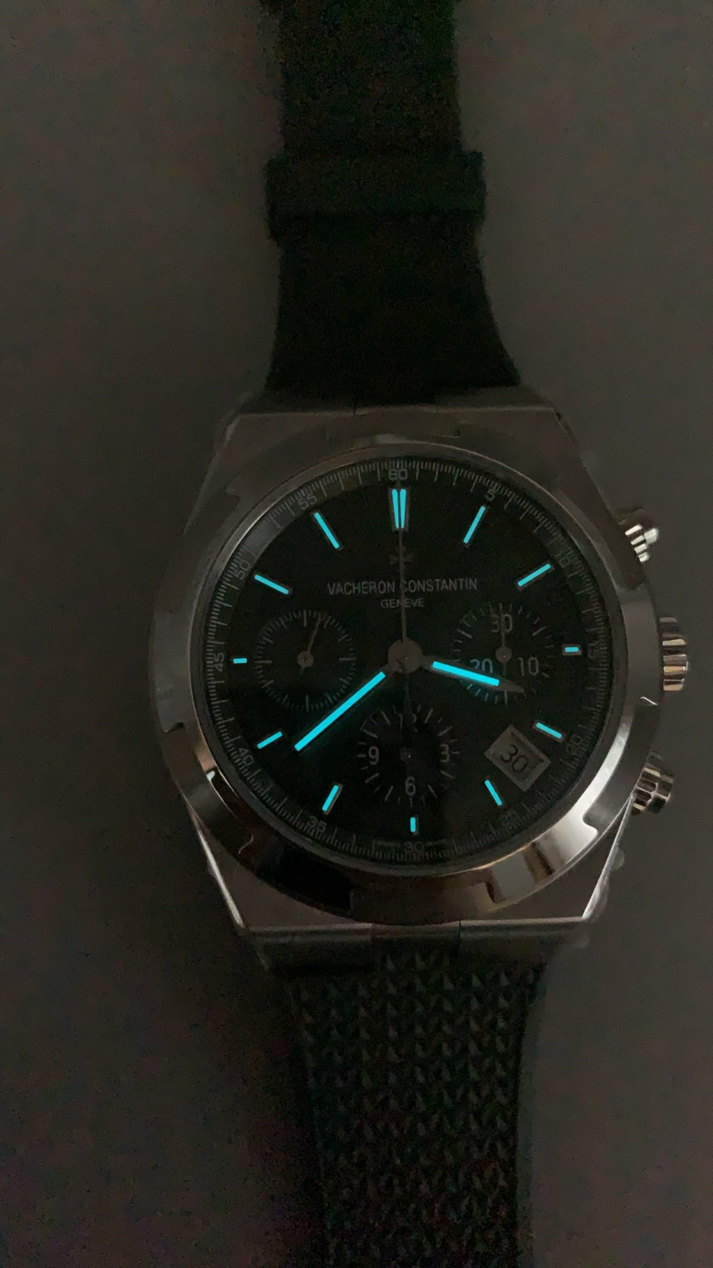 Vacheron Constantin Overseas Chronograph 5500V | 42.5MM | ตัวเรือนสแตนเลสสตีล | ฟังก์ชันจับเวลา | หน้าปัดสีเขียว | สายยางสีเขียว | กลไกอัตโนมัติ Cal.5200