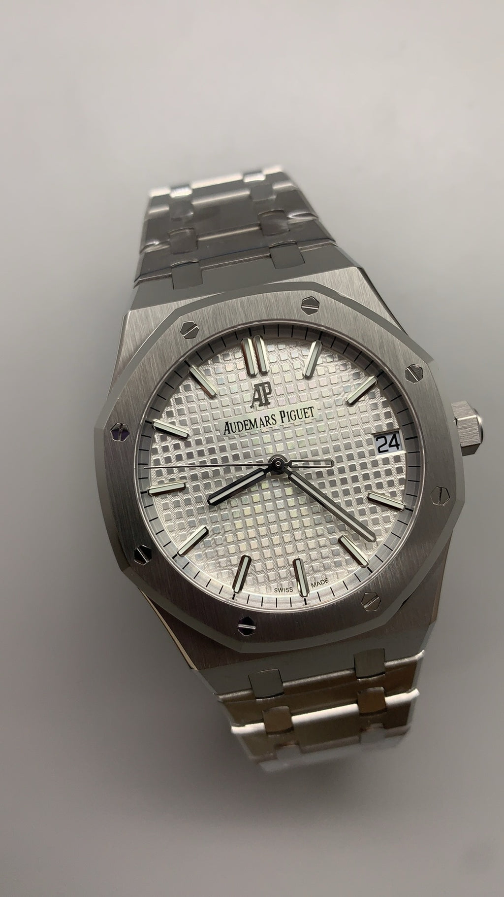 Audemars Piguet Royal Oak 15500ST | 41MM | ตัวเรือนสแตนเลสสตีล | หน้าปัดสีขาว | กลไกอัตโนมัติ Cal.4302